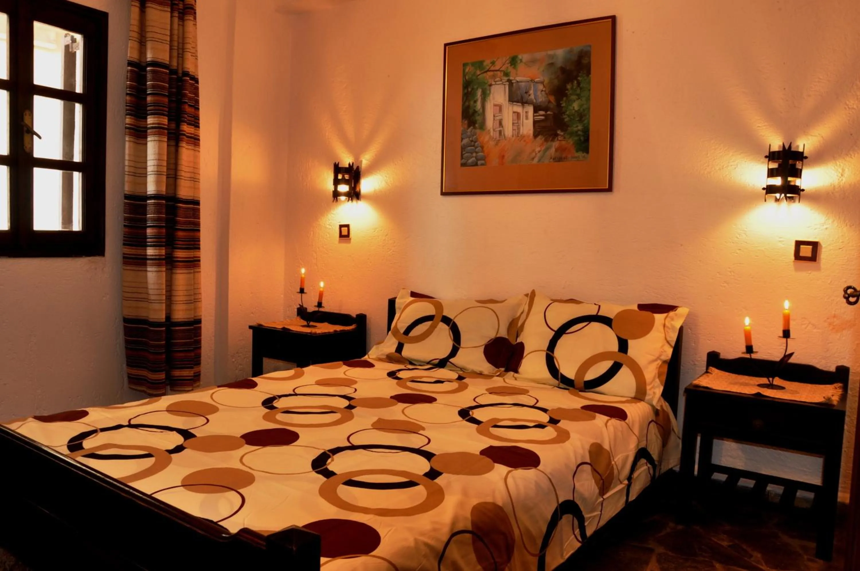 Bed in Heliotrope Apartments