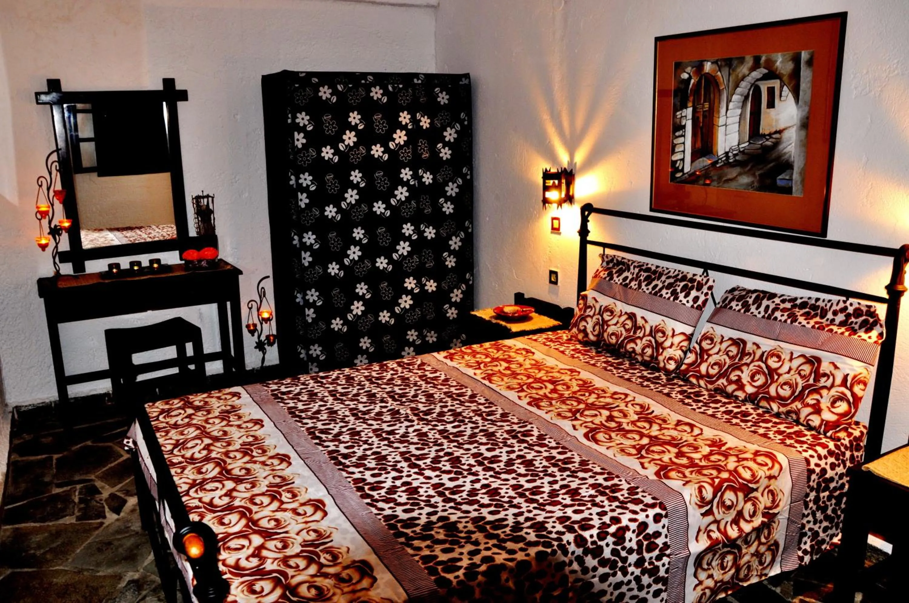 Bed in Heliotrope Apartments