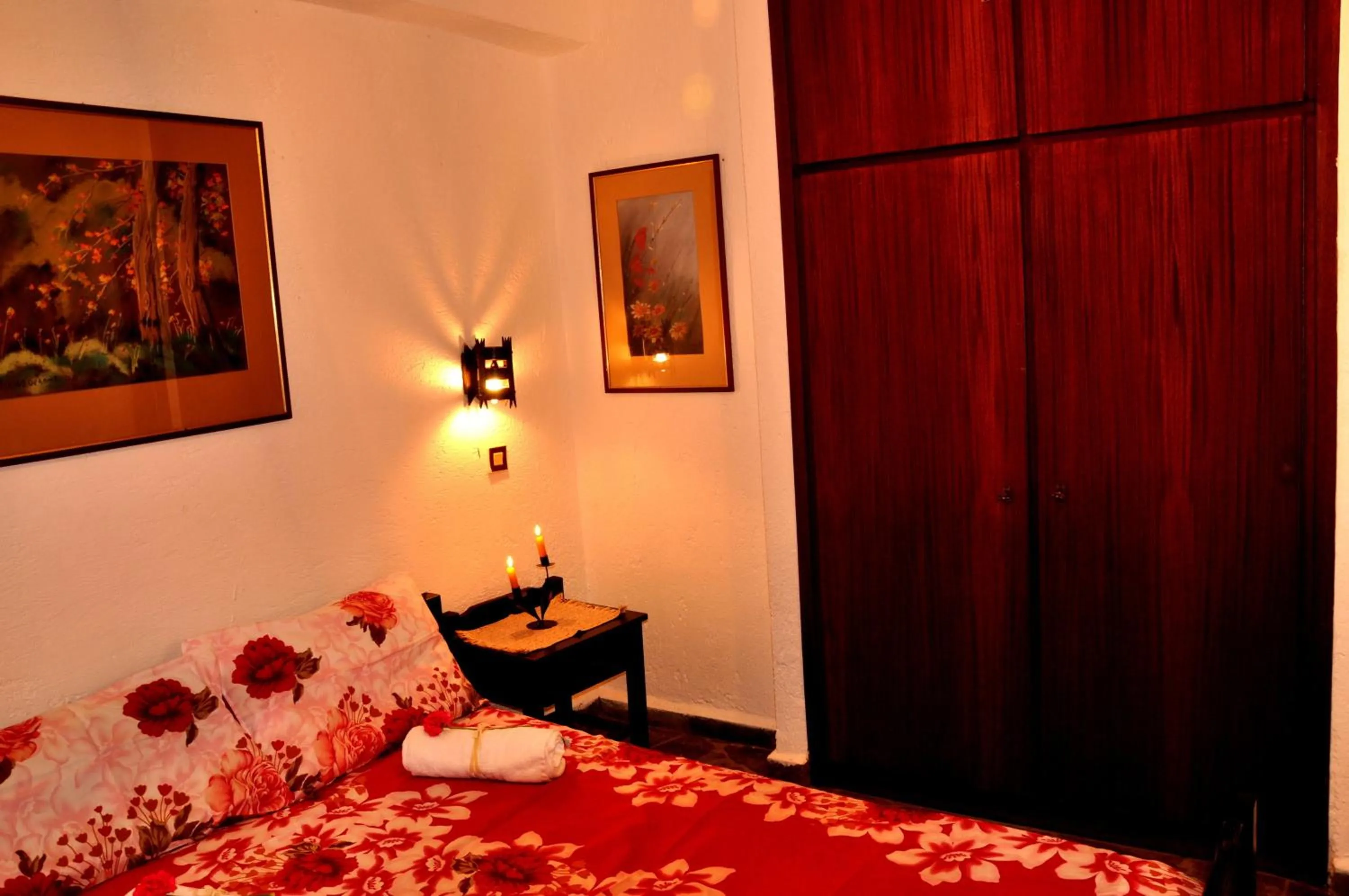 Bed in Heliotrope Apartments