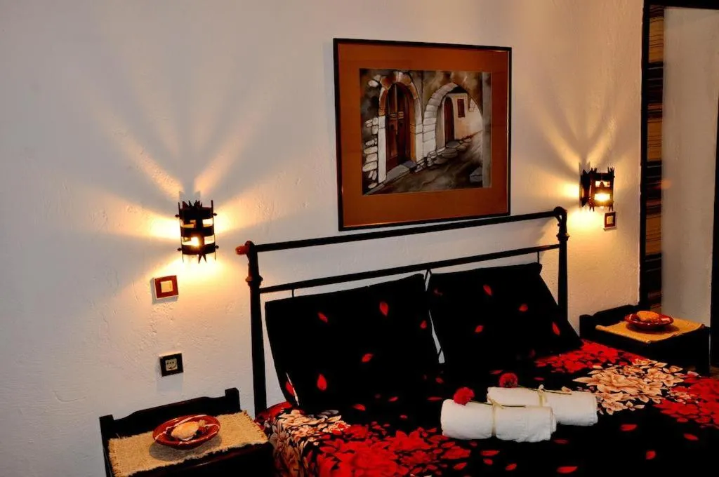 Bedroom, Bed in Heliotrope Apartments
