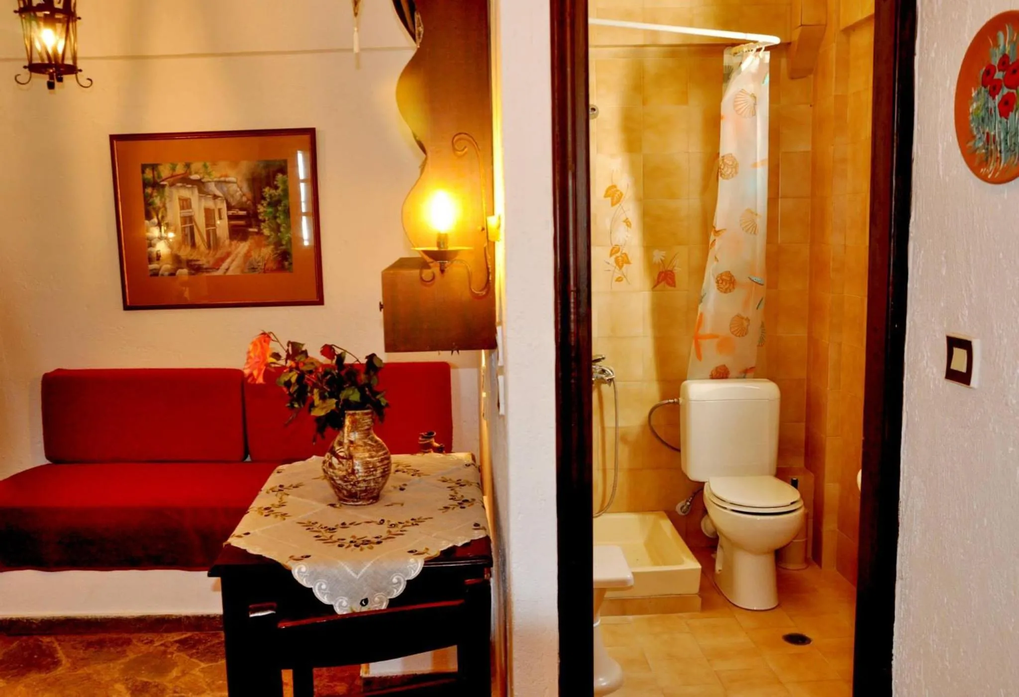 Bathroom in Heliotrope Apartments