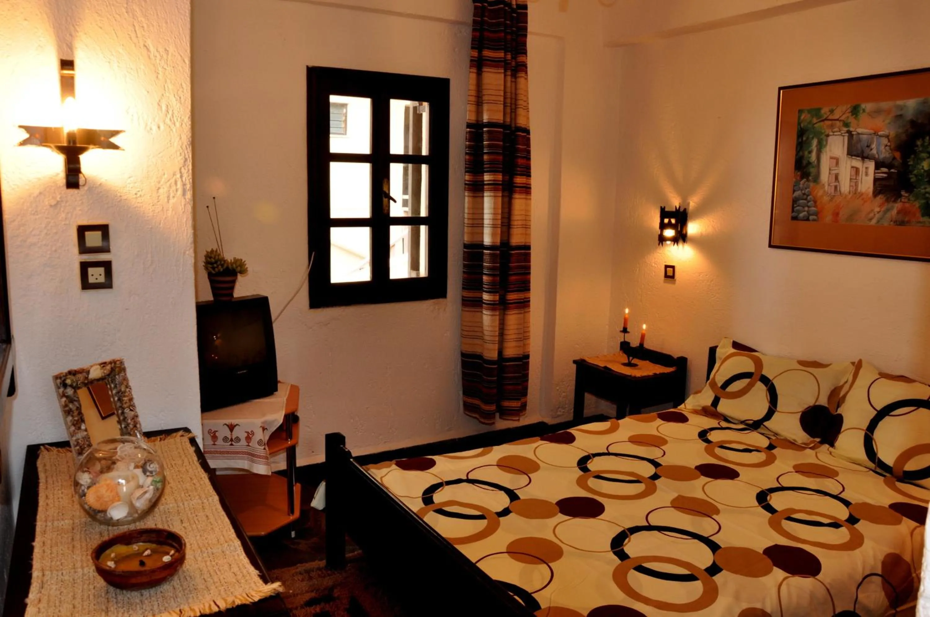 Bed in Heliotrope Apartments