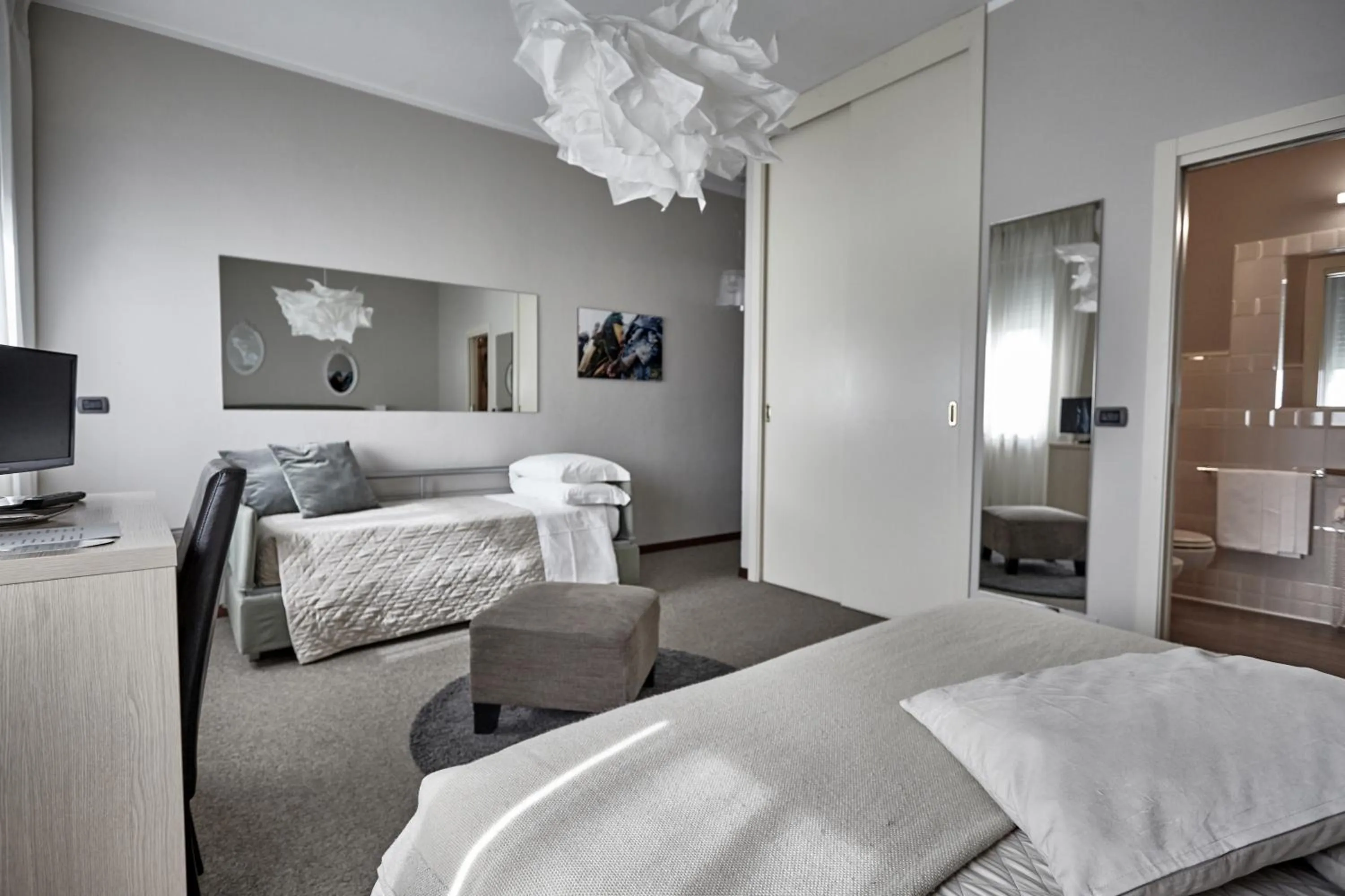 Photo of the whole room, Bed in Rouge Hotel International