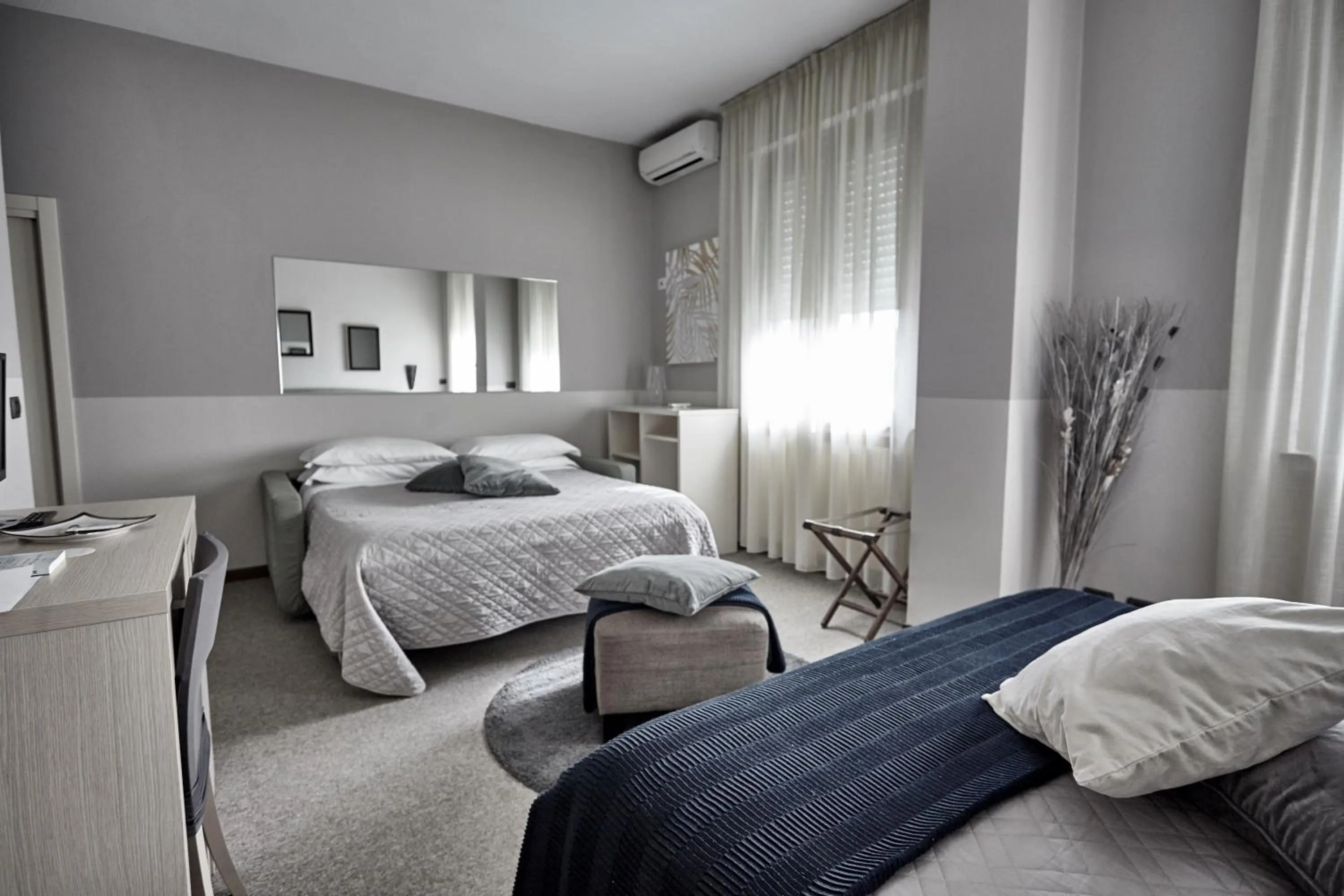 Photo of the whole room, Bed in Rouge Hotel International