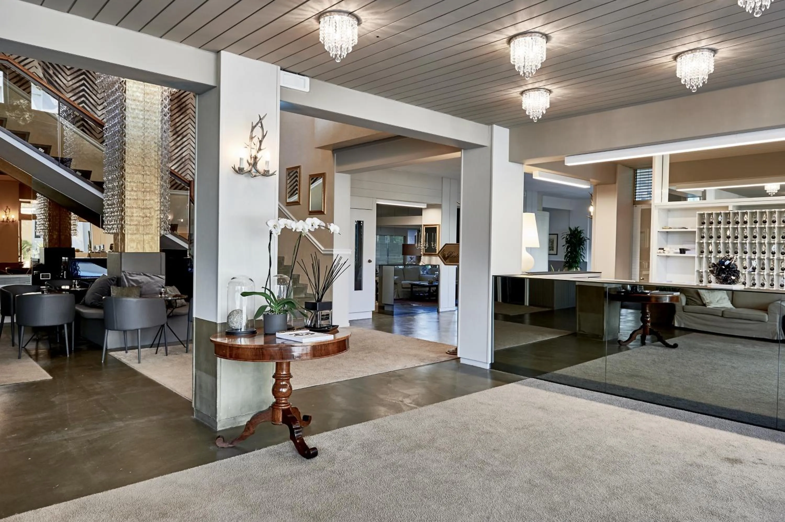 Lobby or reception in Rouge Hotel International