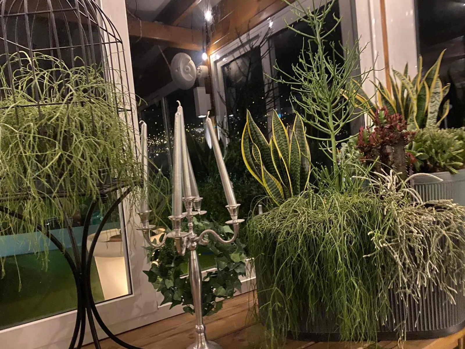 Restaurant/places to eat in Rouge Hotel International