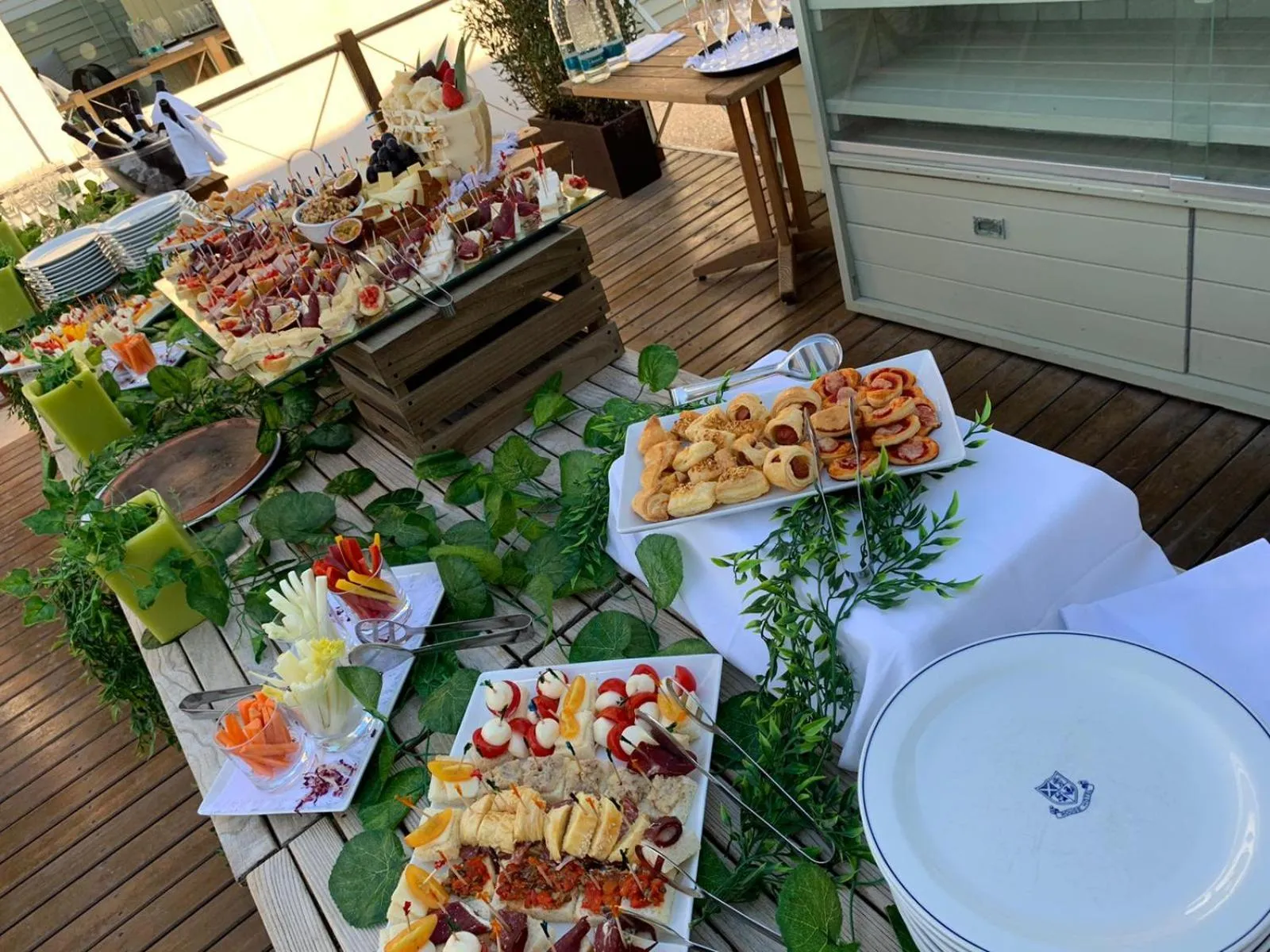 Food and drinks in Rouge Hotel International