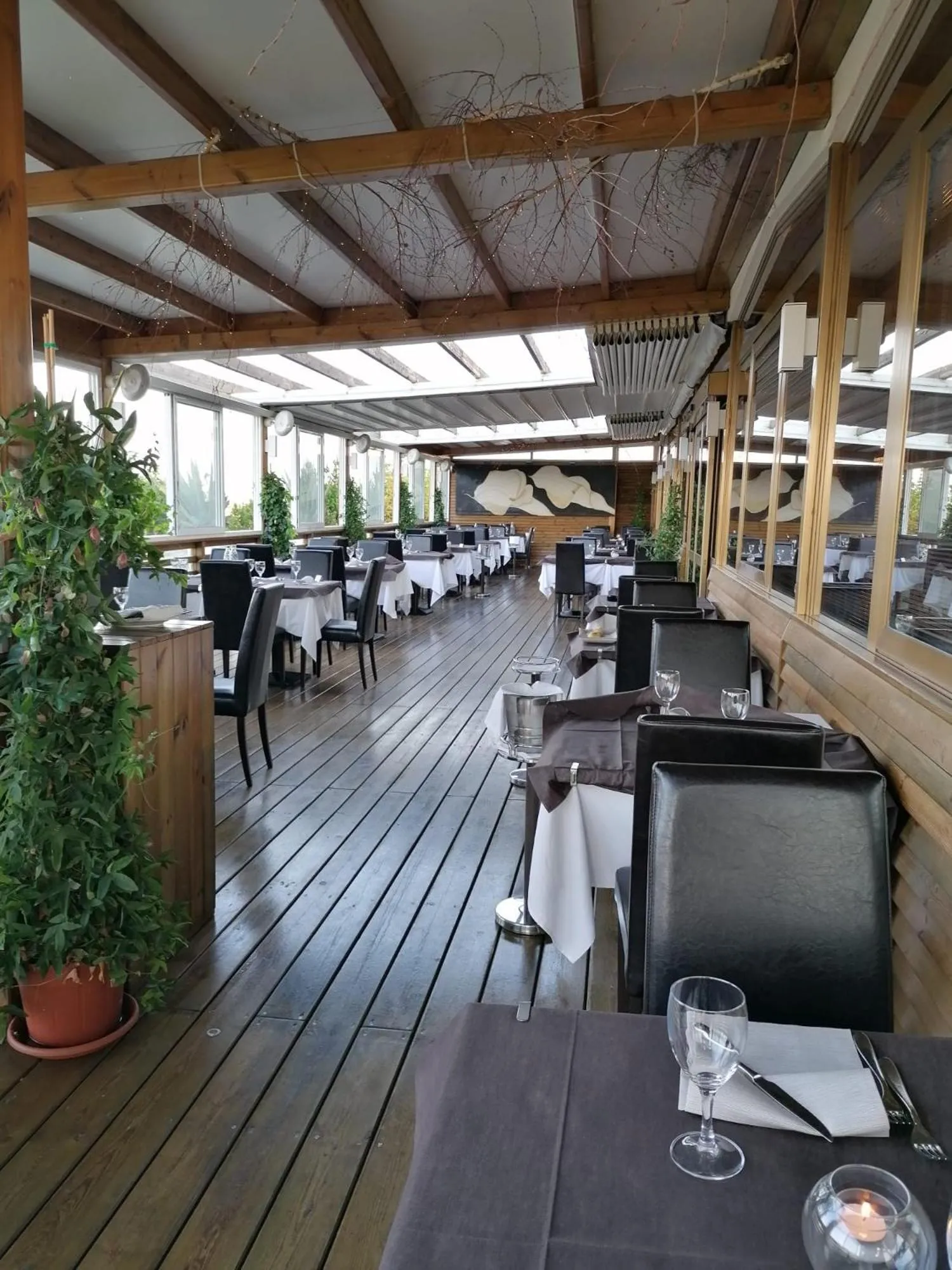 Restaurant/places to eat in Rouge Hotel International