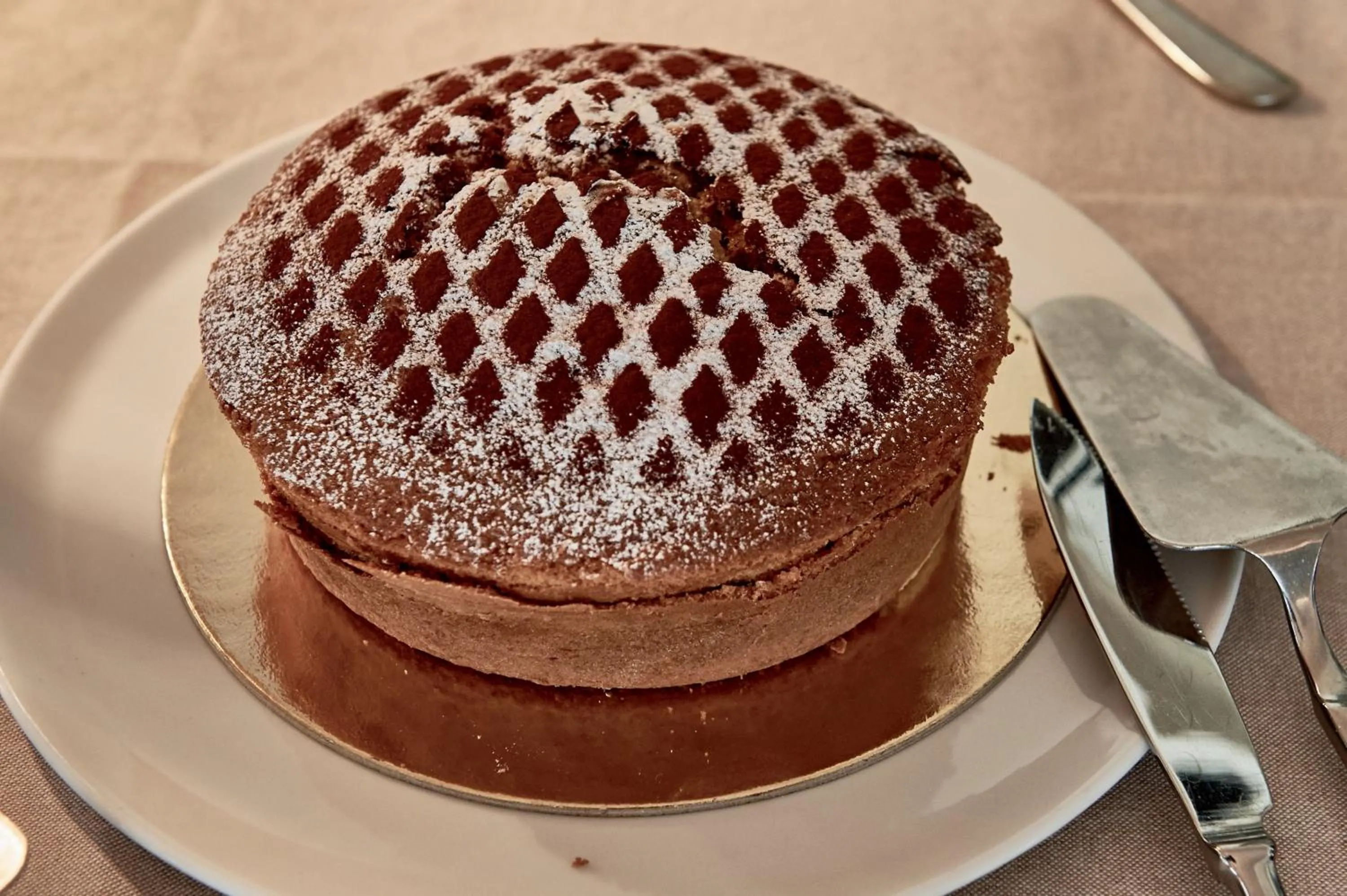 Restaurant/places to eat in Rouge Hotel International