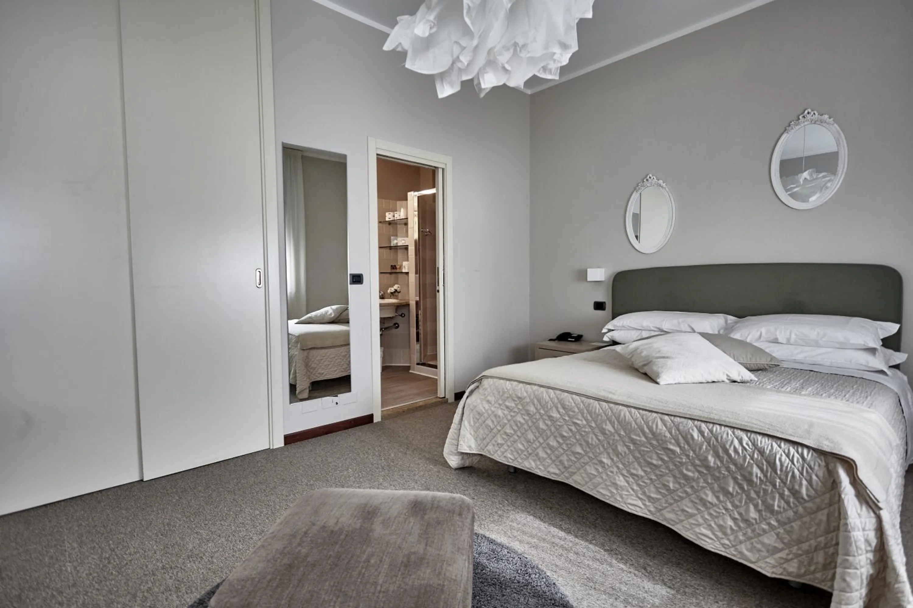 Bedroom, Bed in Rouge Hotel International