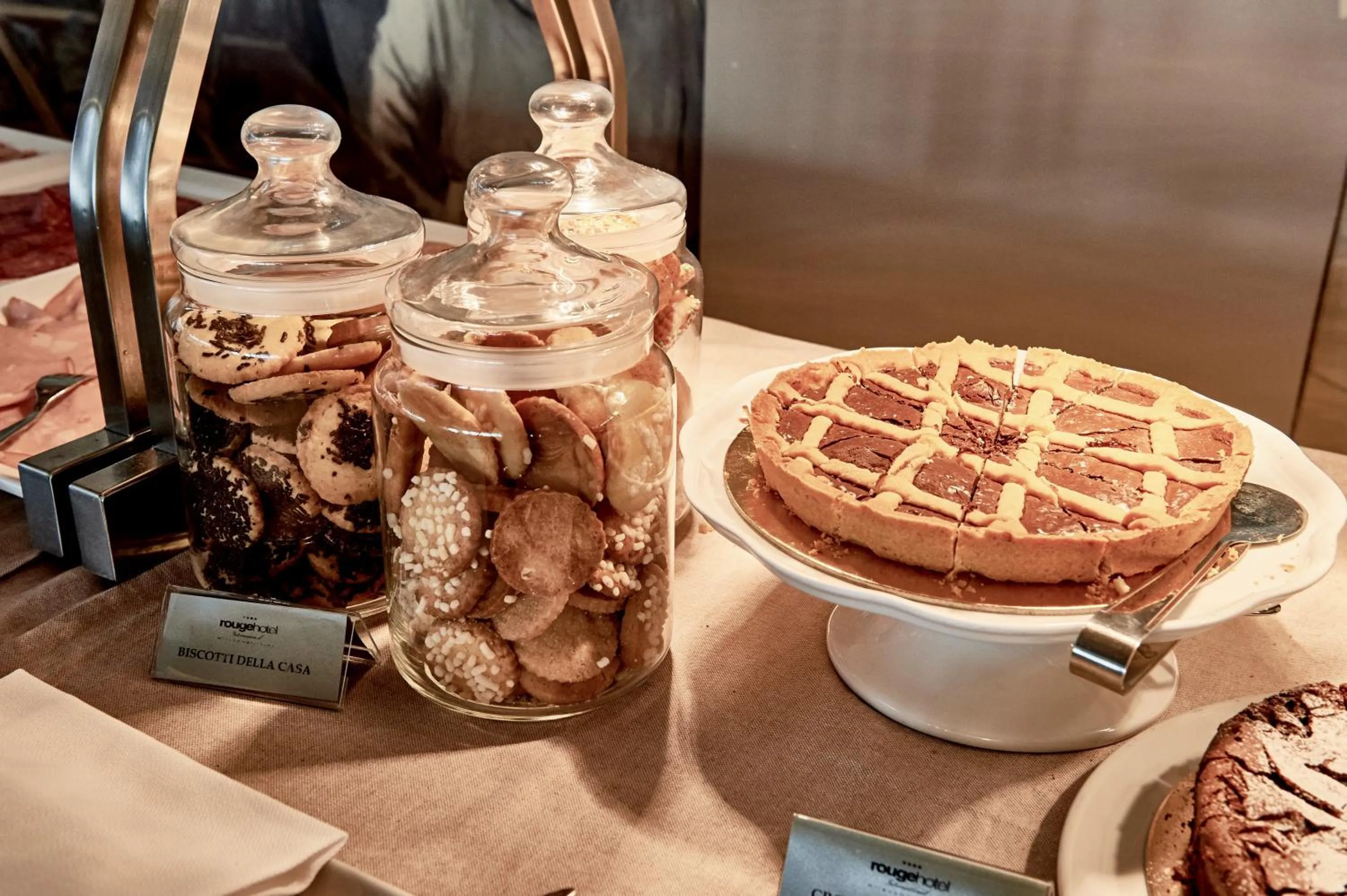 Restaurant/places to eat in Rouge Hotel International