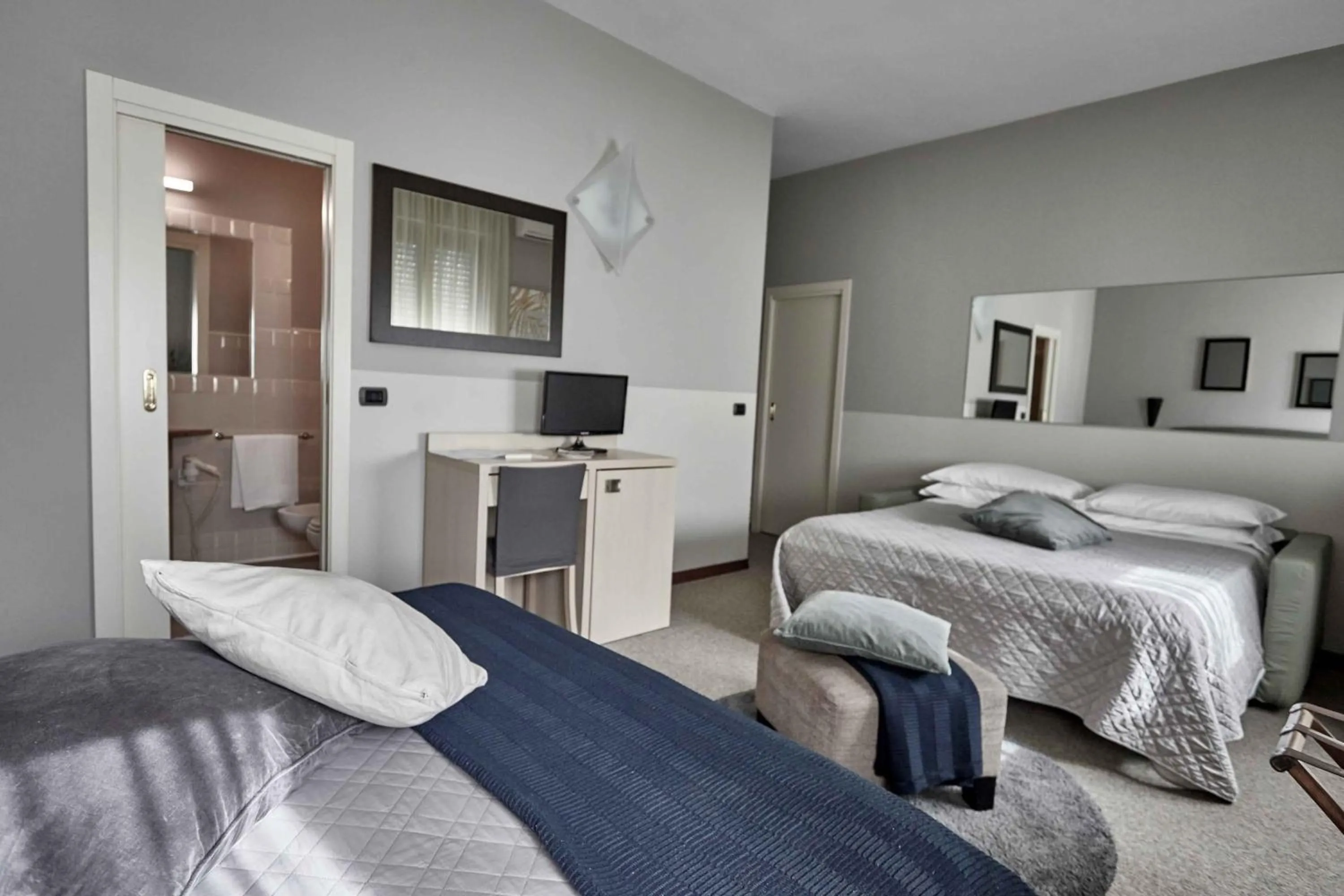 Decorative detail, Bed in Rouge Hotel International