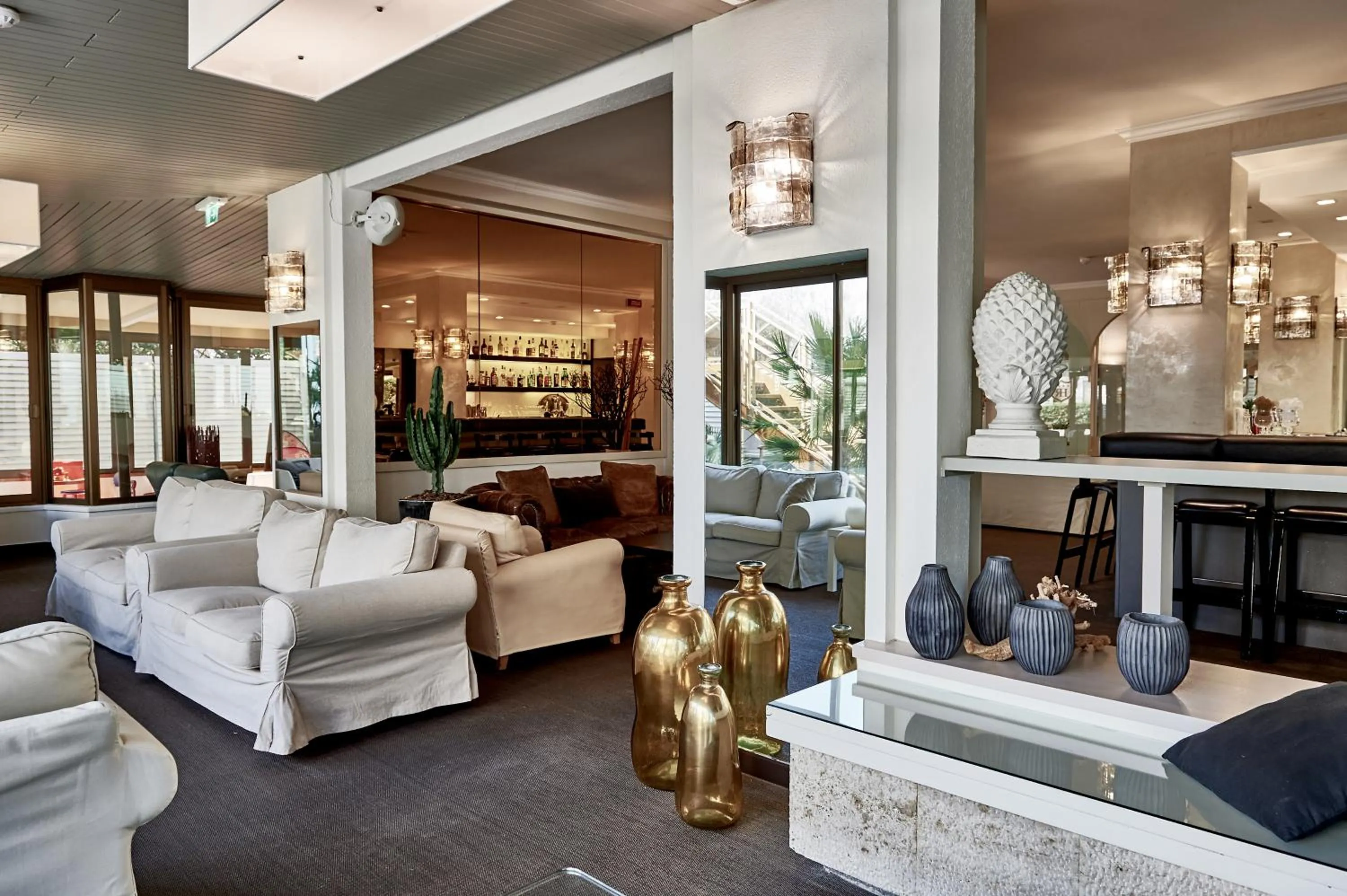 Lobby or reception in Rouge Hotel International