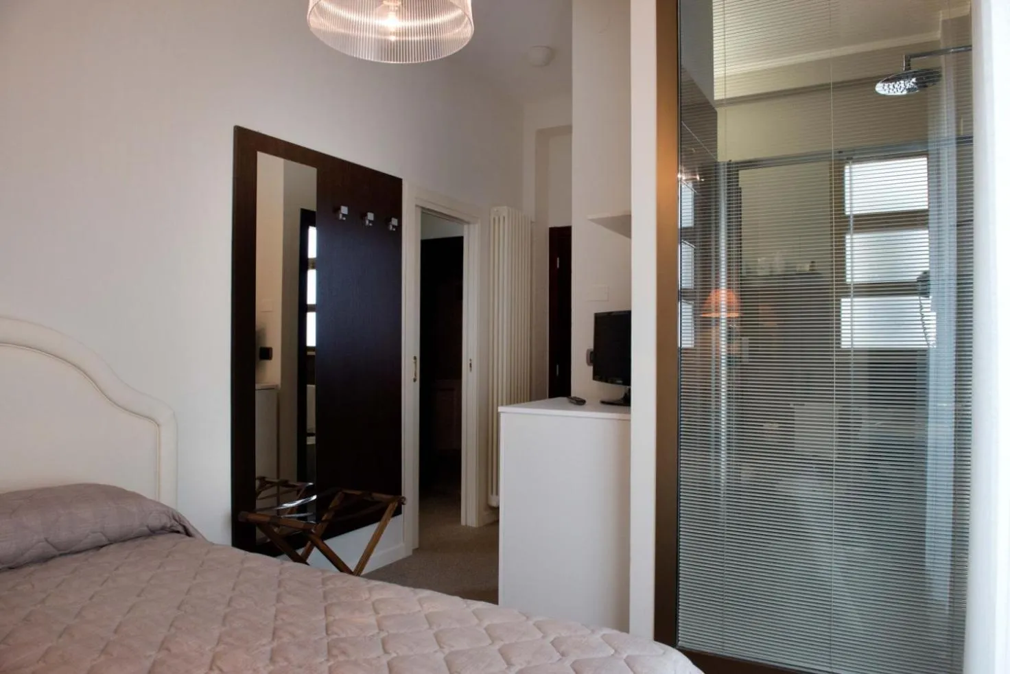 Bedroom, Bed in Rouge Hotel International