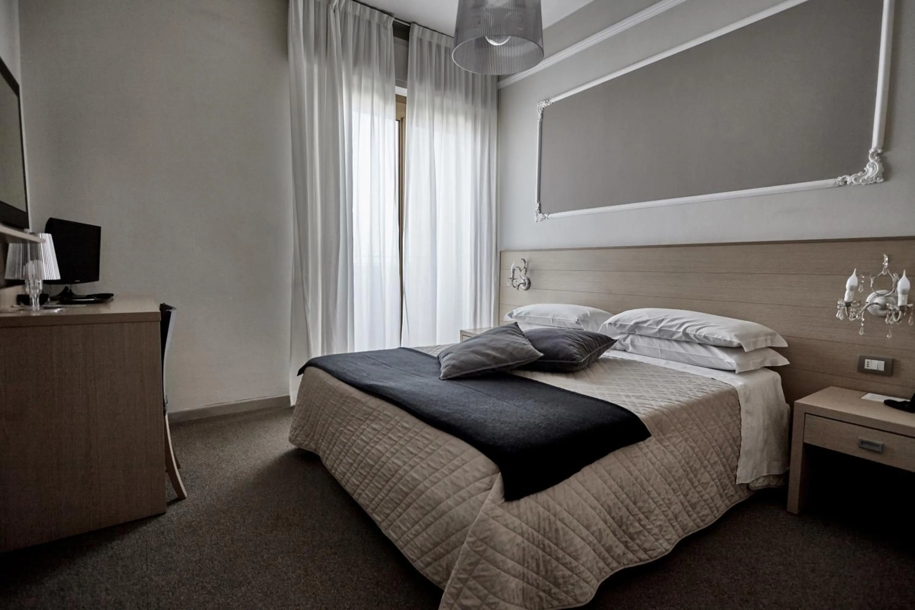 Bedroom, Bed in Rouge Hotel International