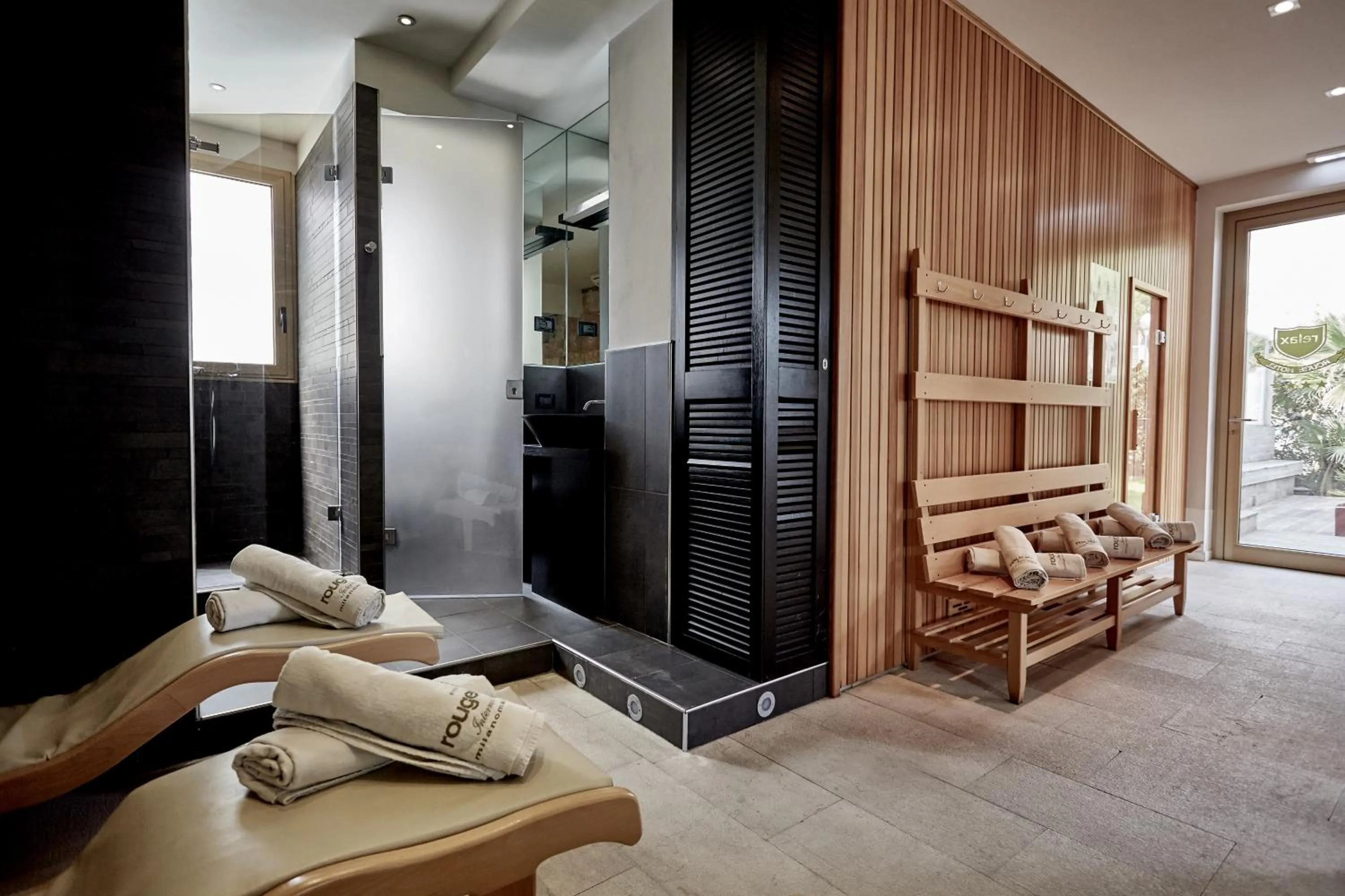 Sauna in Rouge Hotel International