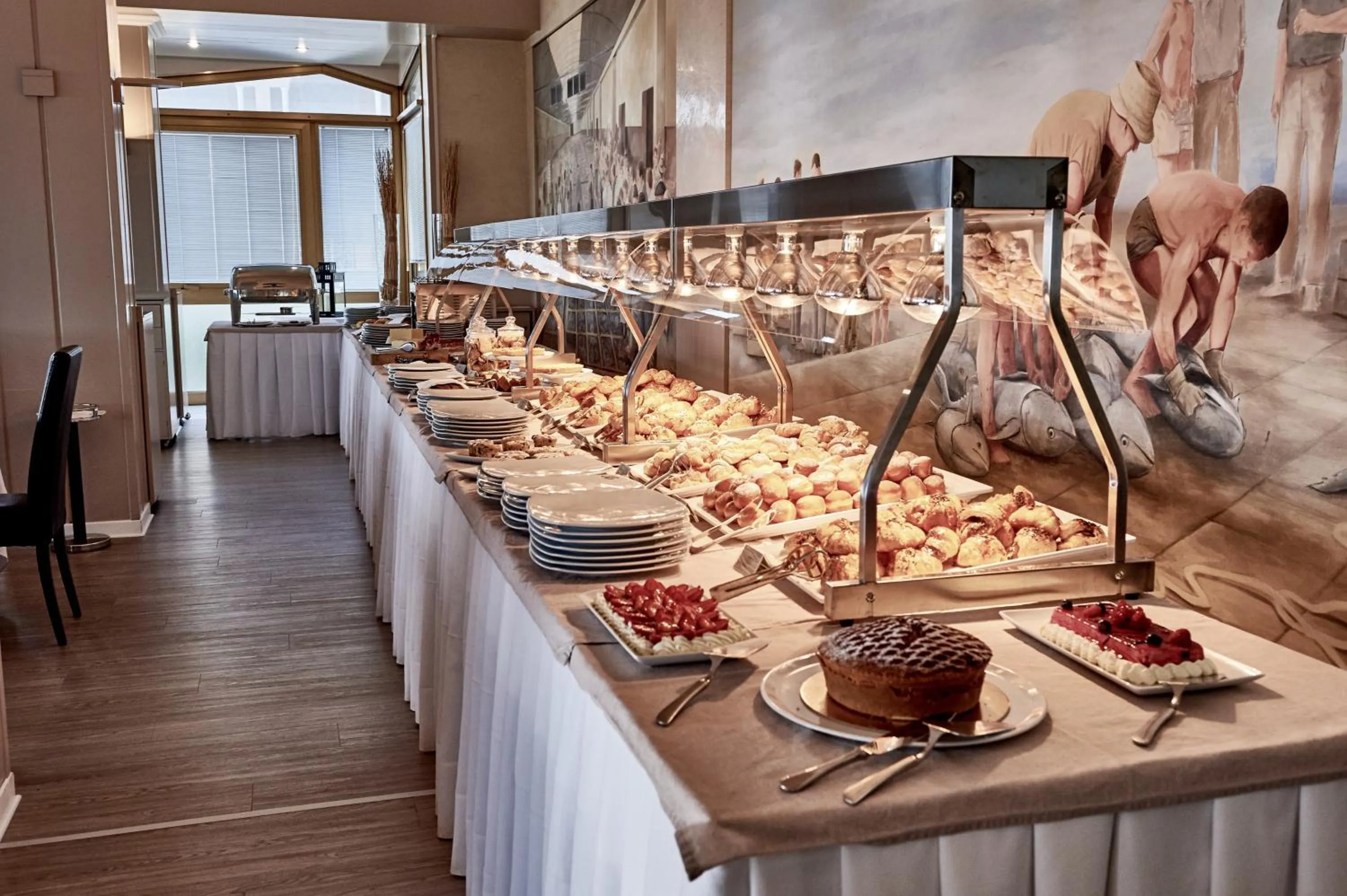 Food and drinks in Rouge Hotel International