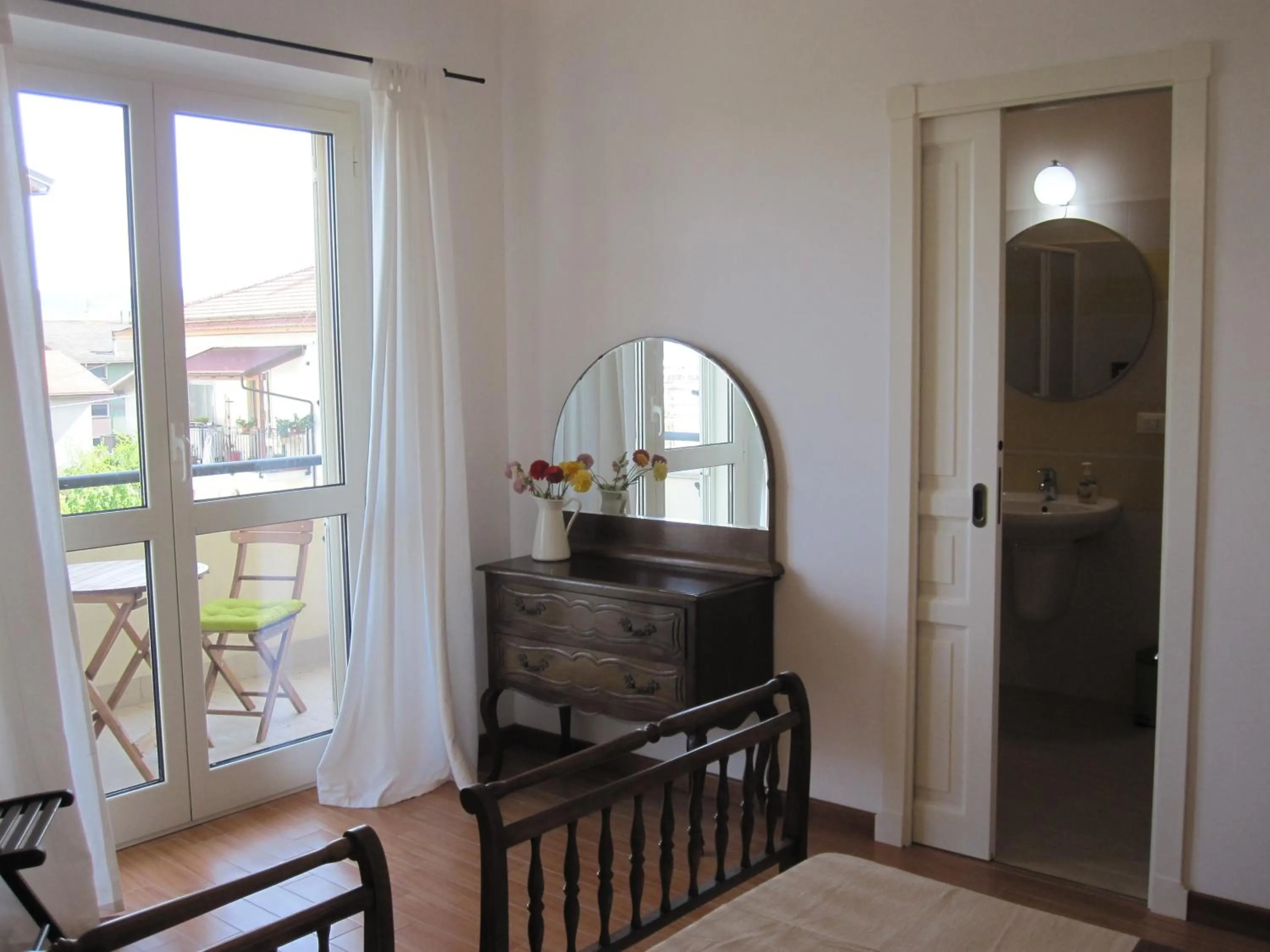 Photo of the whole room in Magnolia B&B