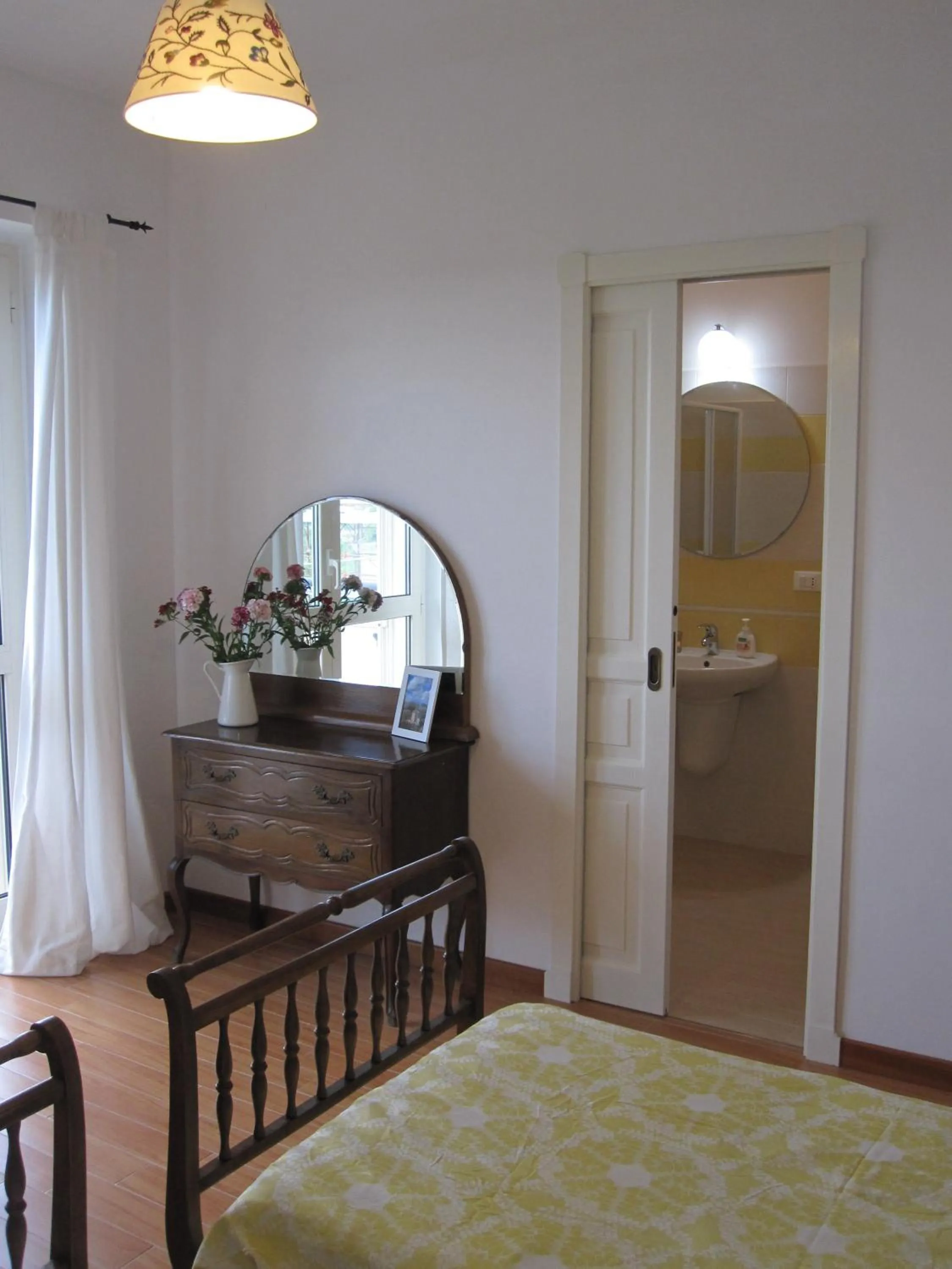 Photo of the whole room, Bed in Magnolia B&B