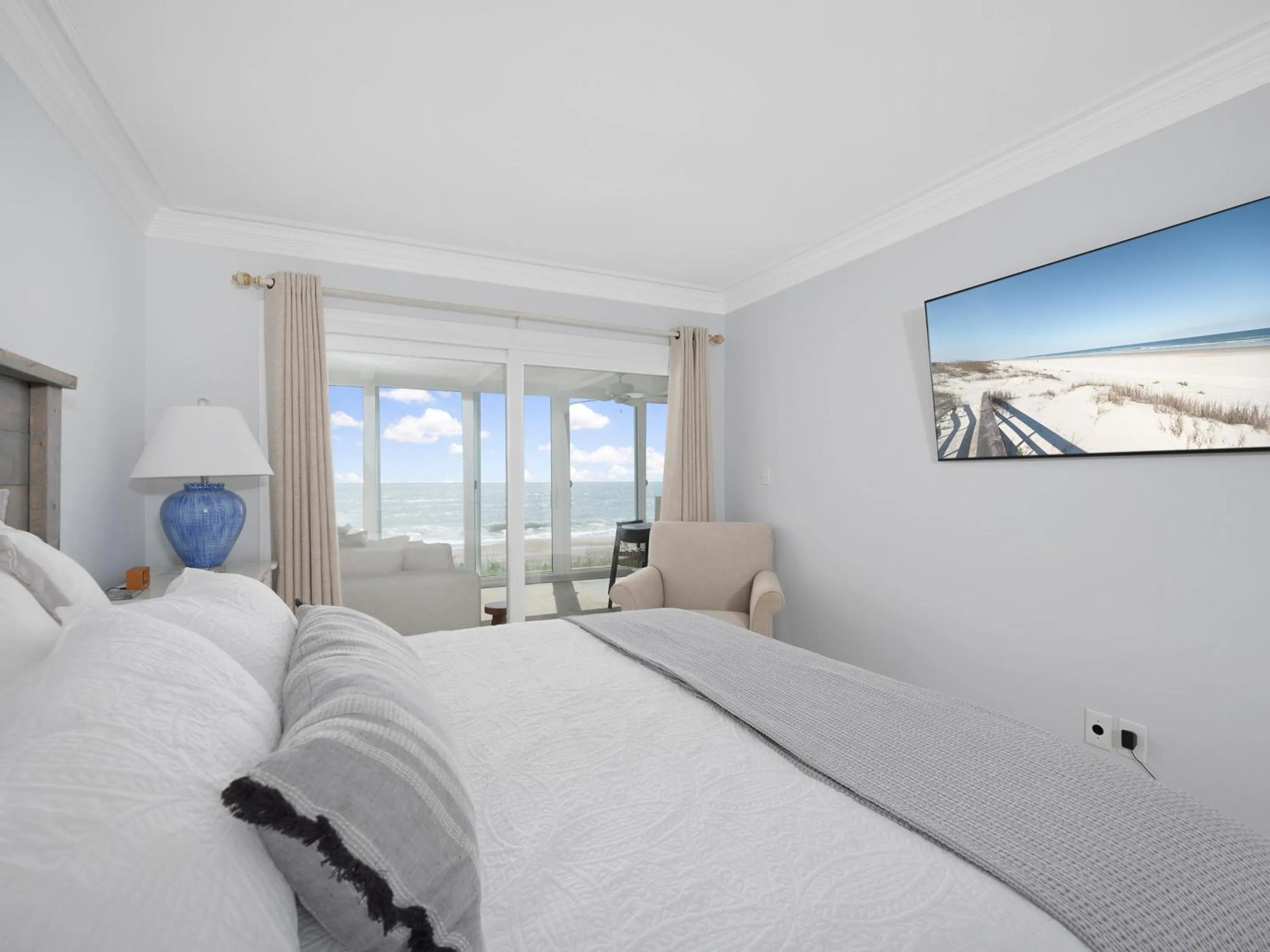 Property building, Bed in El Mar Villa