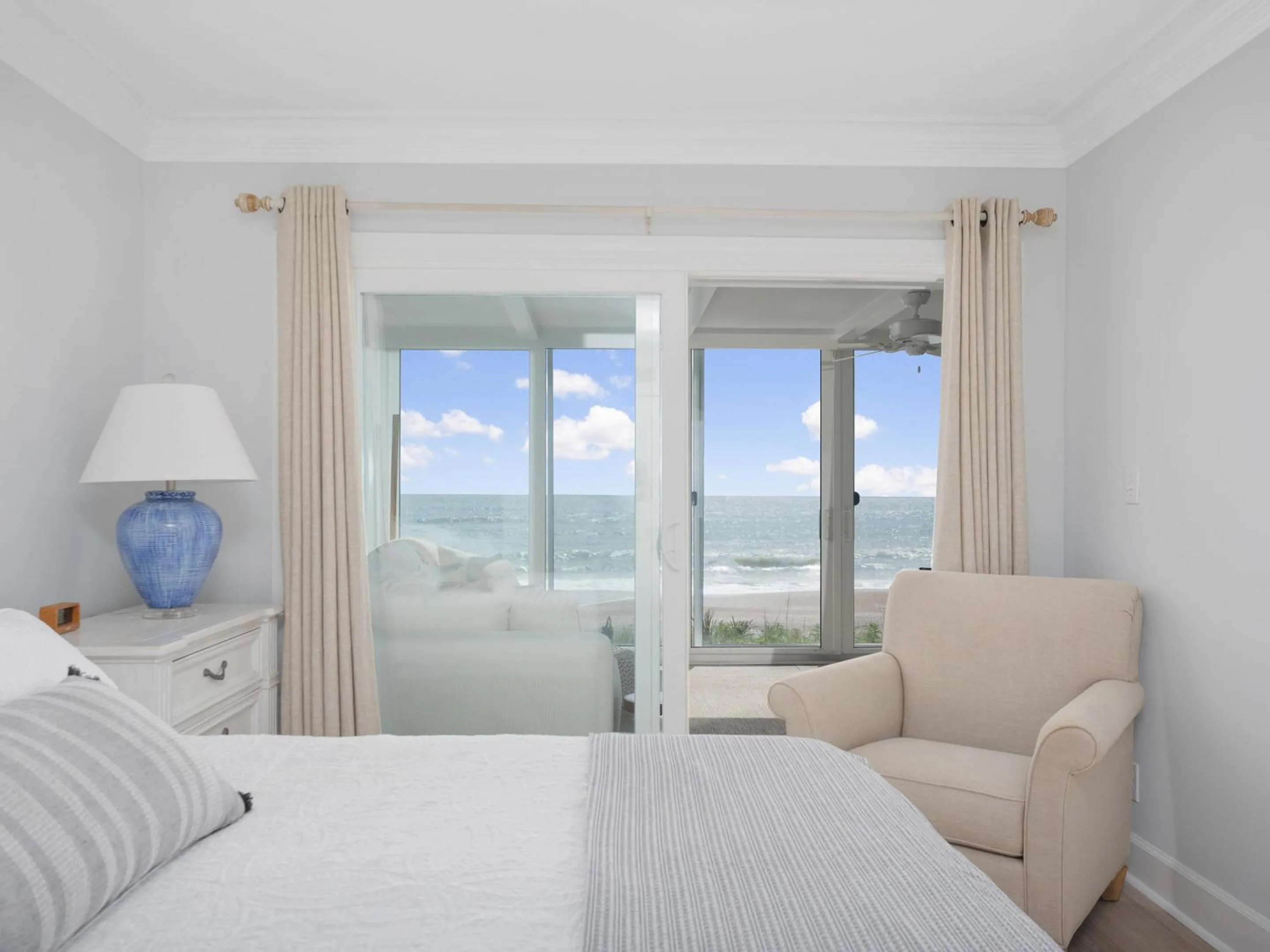 Property building, Bed in El Mar Villa