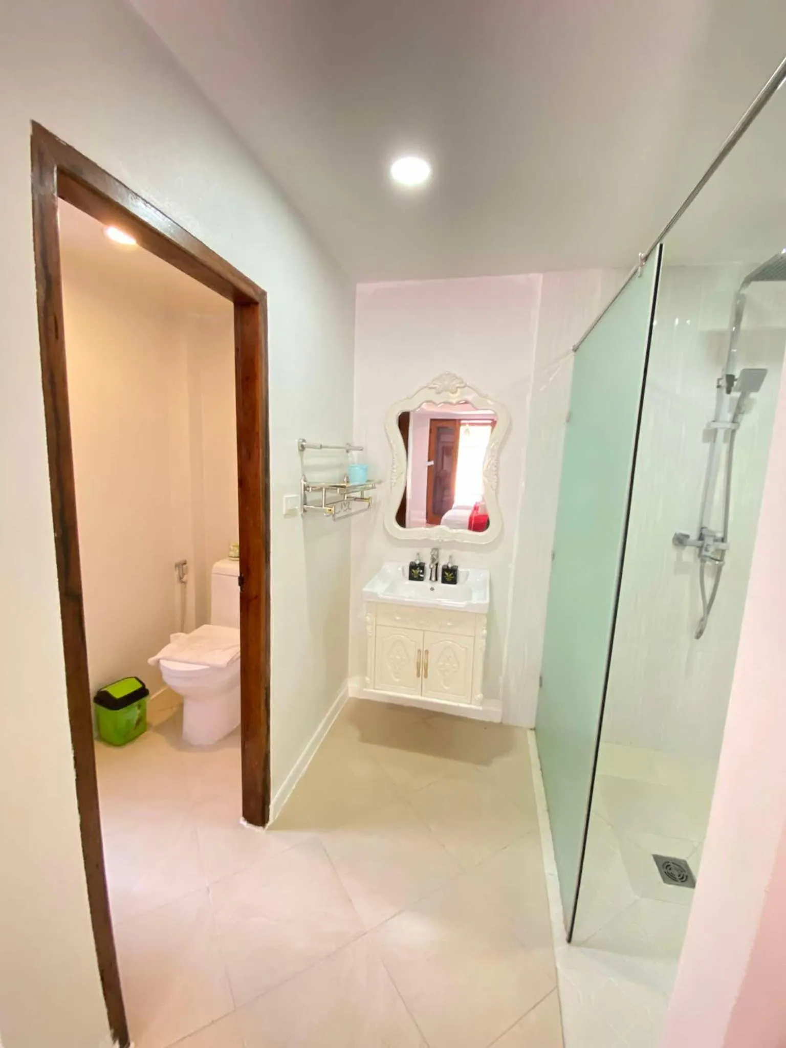 Shower in Golden Lotus Namkhan View