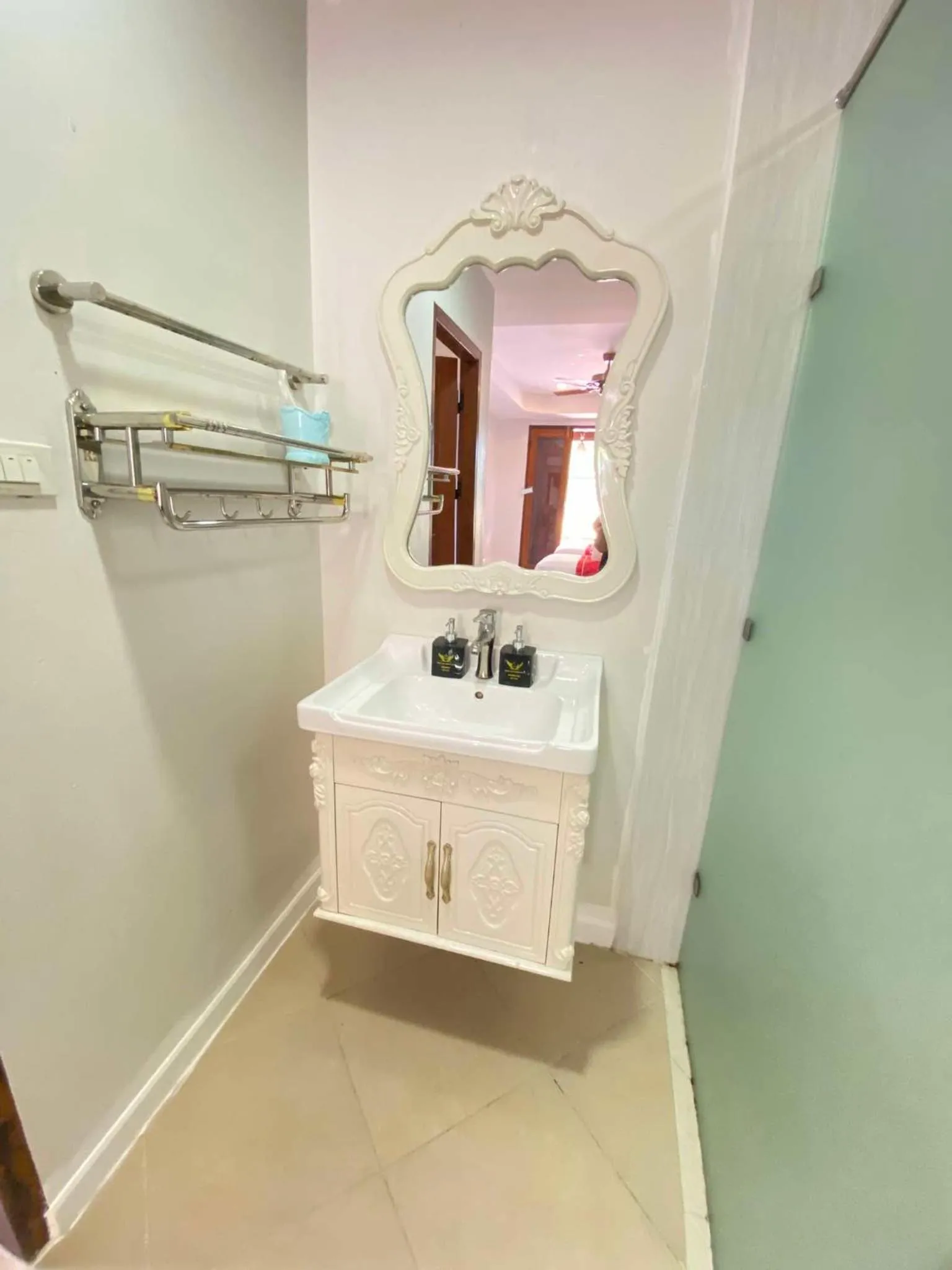 Shower in Golden Lotus Namkhan View