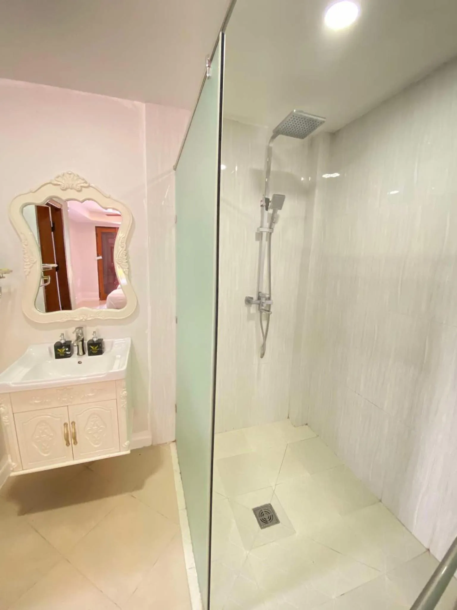 Shower in Golden Lotus Namkhan View