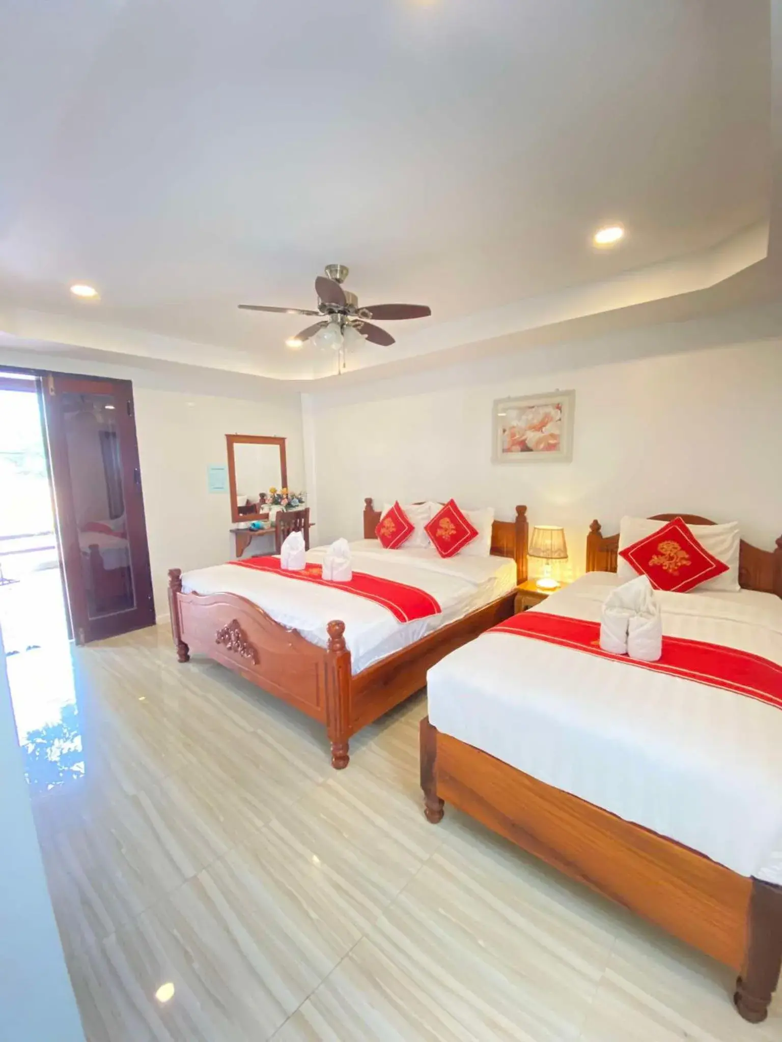 Deluxe Triple Room with Terrace and River View in Golden Lotus Namkhan View Deluxe Triple Room with Terrace and River View in Golden Lotus Namkhan View