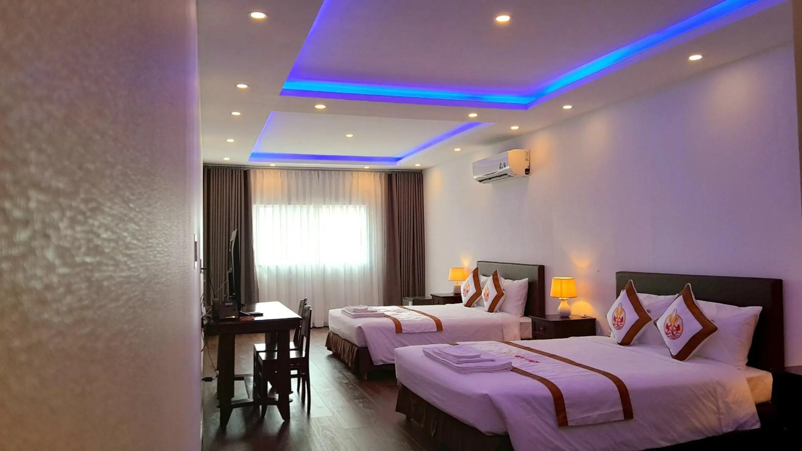 Property building, Bed in THE RICE HOTEL