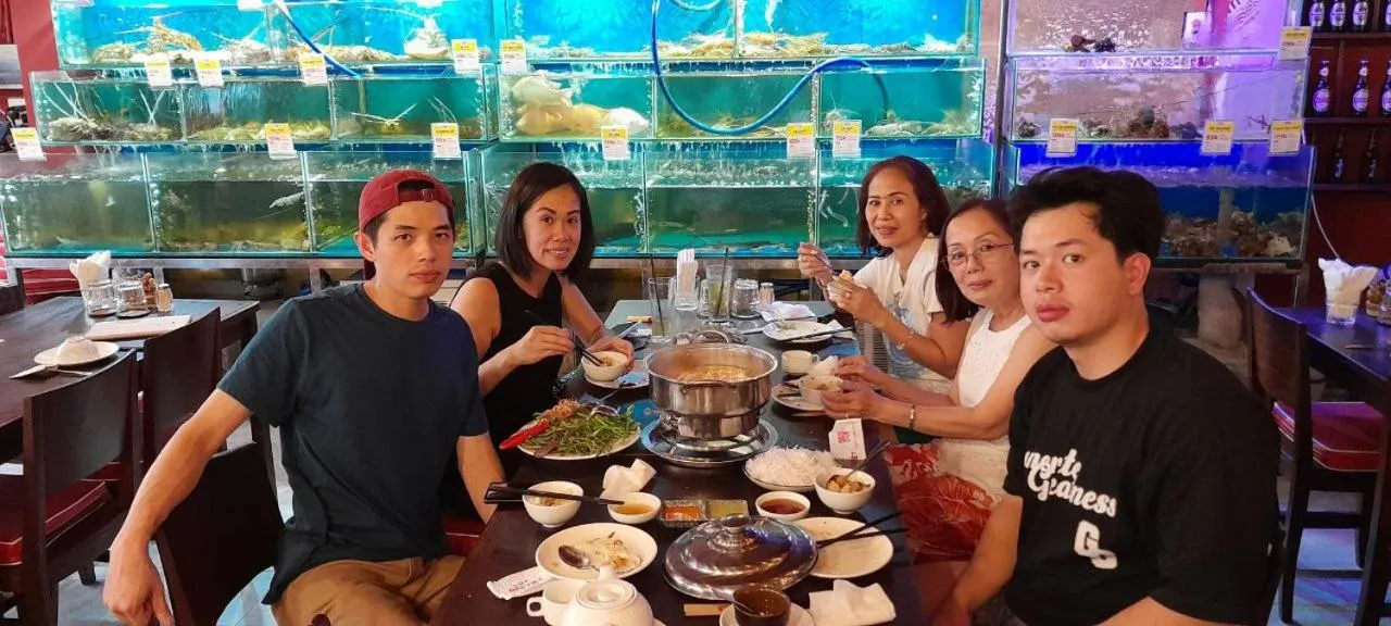 Restaurant/places to eat in THE RICE HOTEL