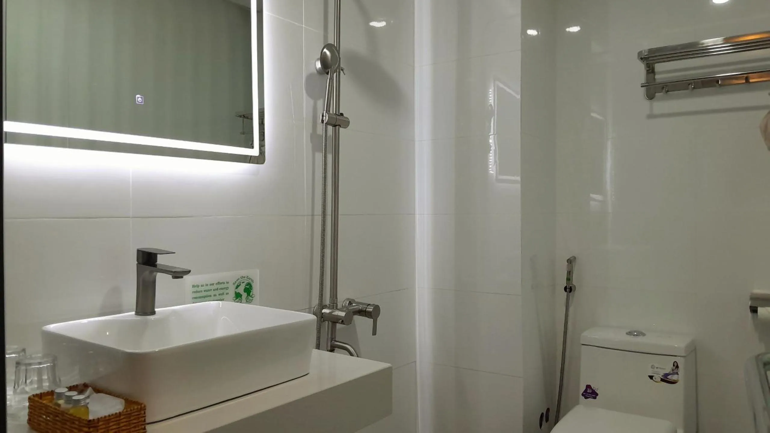 Shower in THE RICE HOTEL