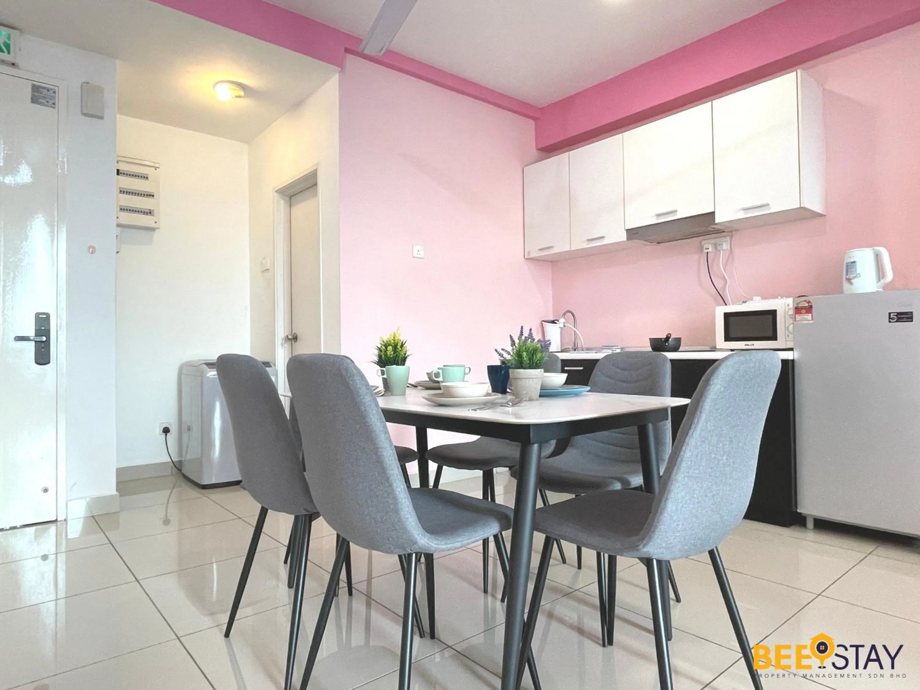 Dining area in The Scott Garden Kuala Lumpur by BeeStay Management