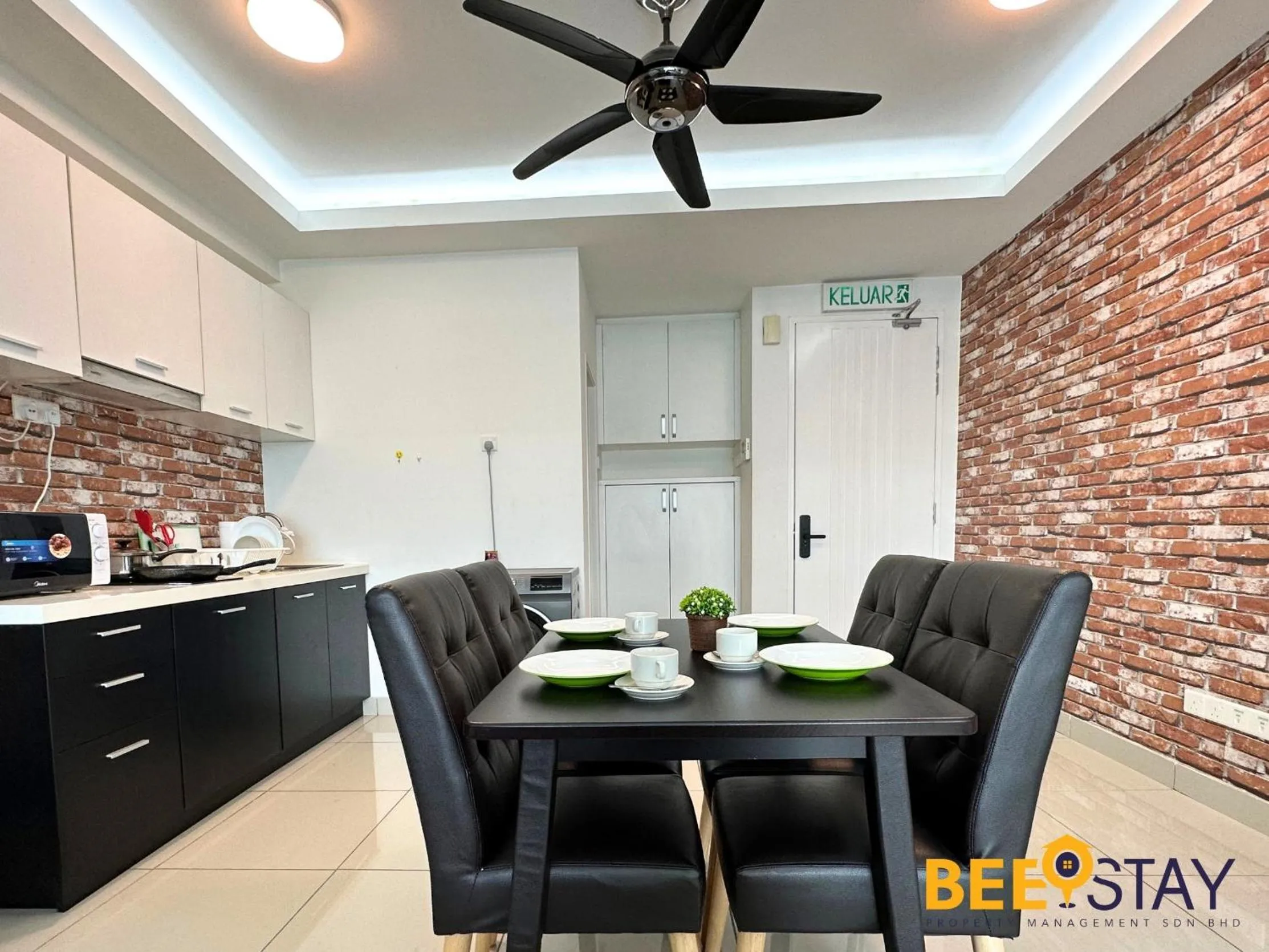Dining area in The Scott Garden Kuala Lumpur by BeeStay Management