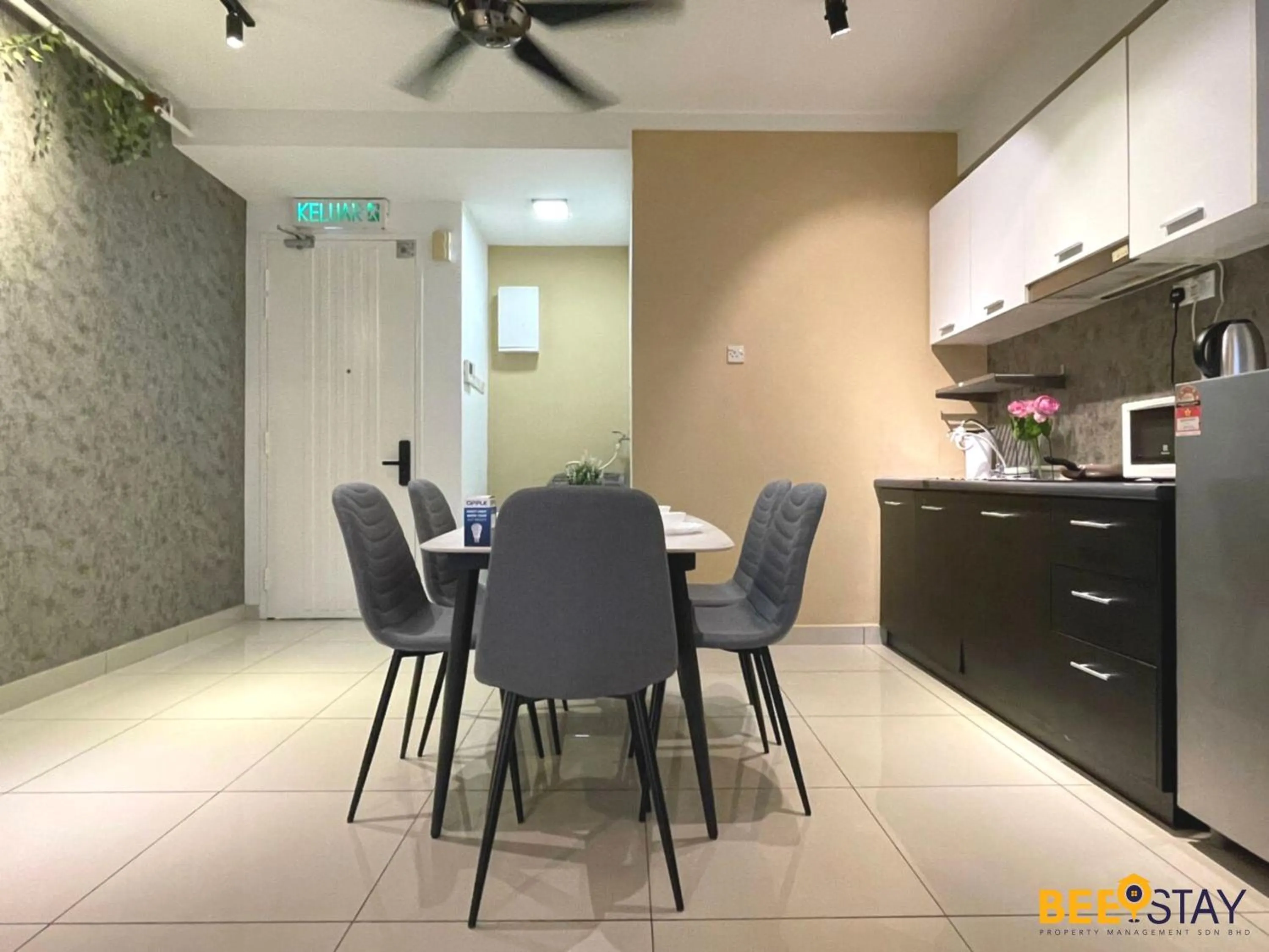 Dining area in The Scott Garden Kuala Lumpur by BeeStay Management