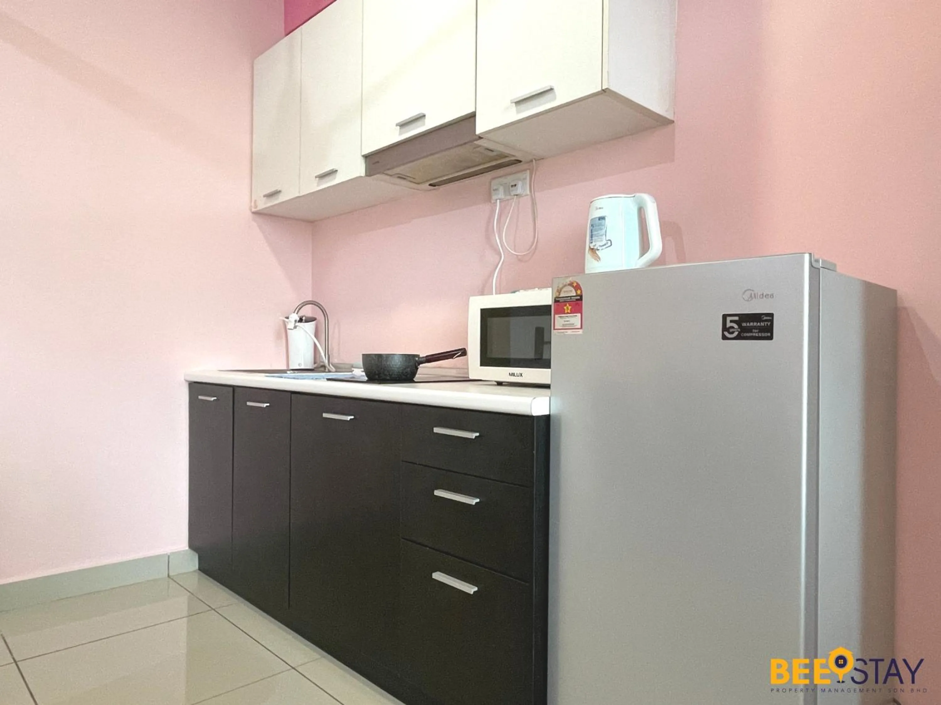 Kitchen or kitchenette in The Scott Garden Kuala Lumpur by BeeStay Management