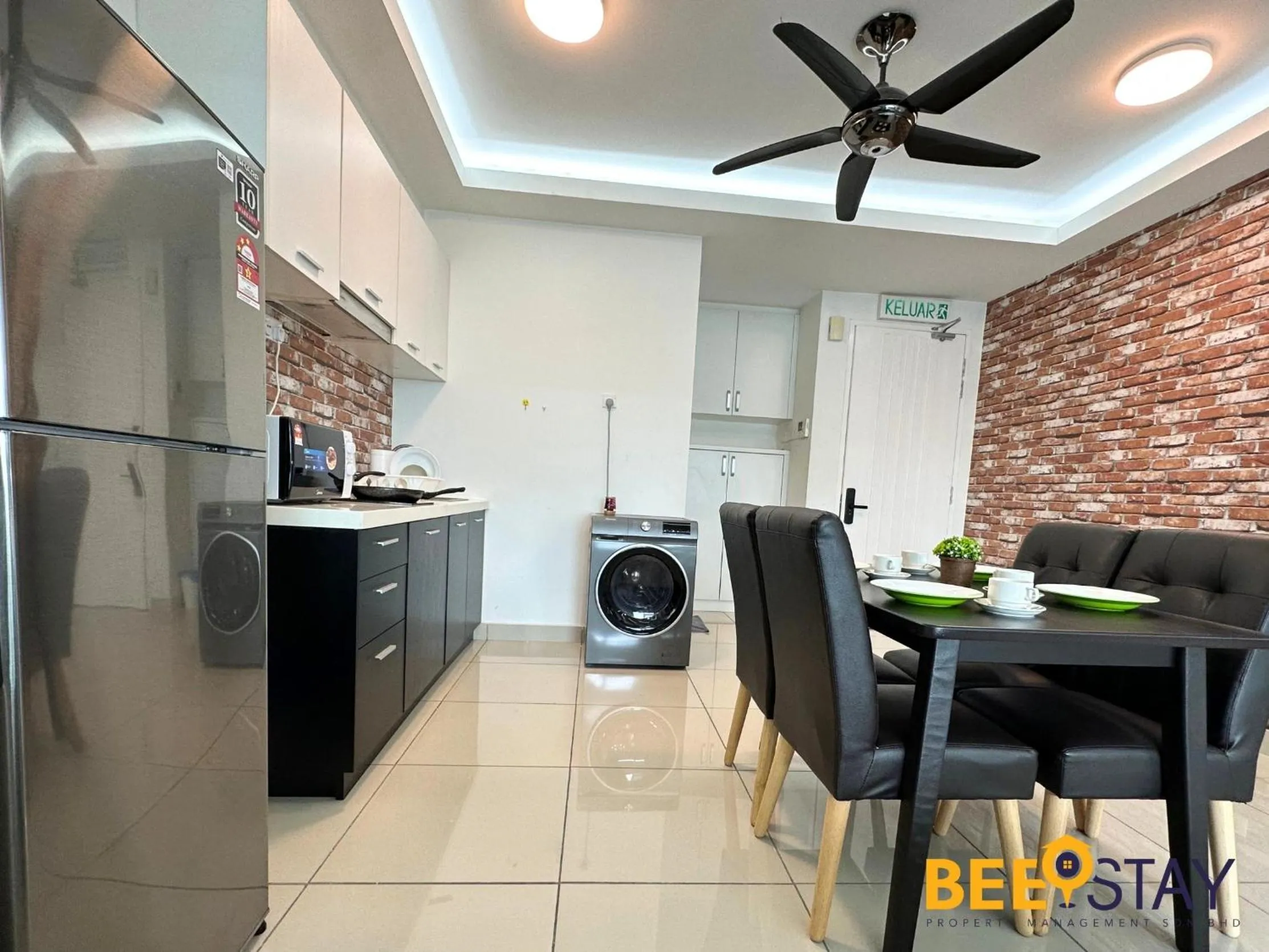 Dining area in The Scott Garden Kuala Lumpur by BeeStay Management