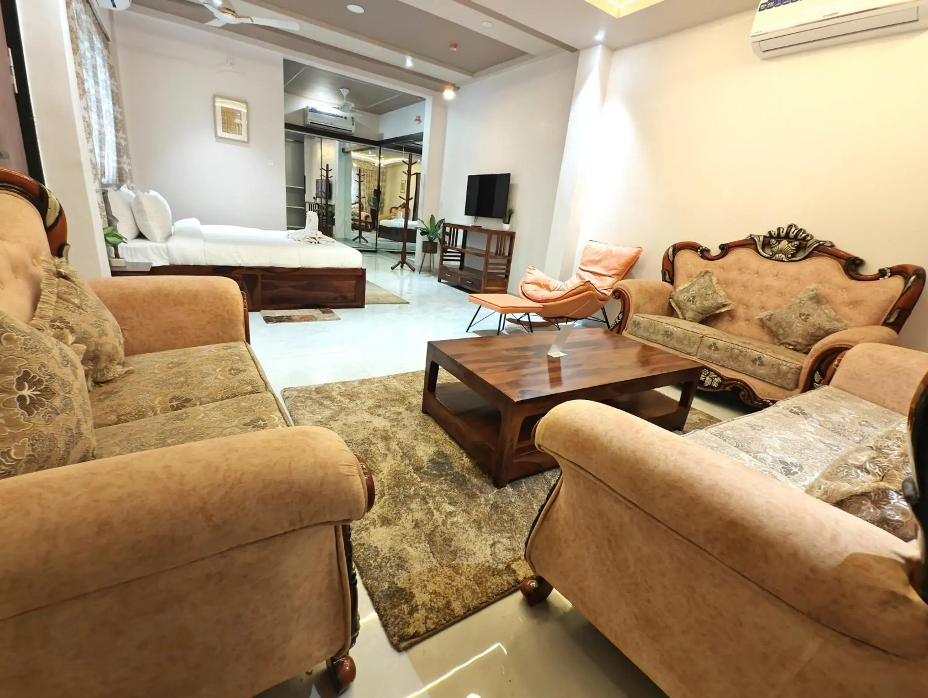 Living room in The Sky Imperial Sethji Ni Wadi Living room in The Sky Imperial Sethji Ni Wadi