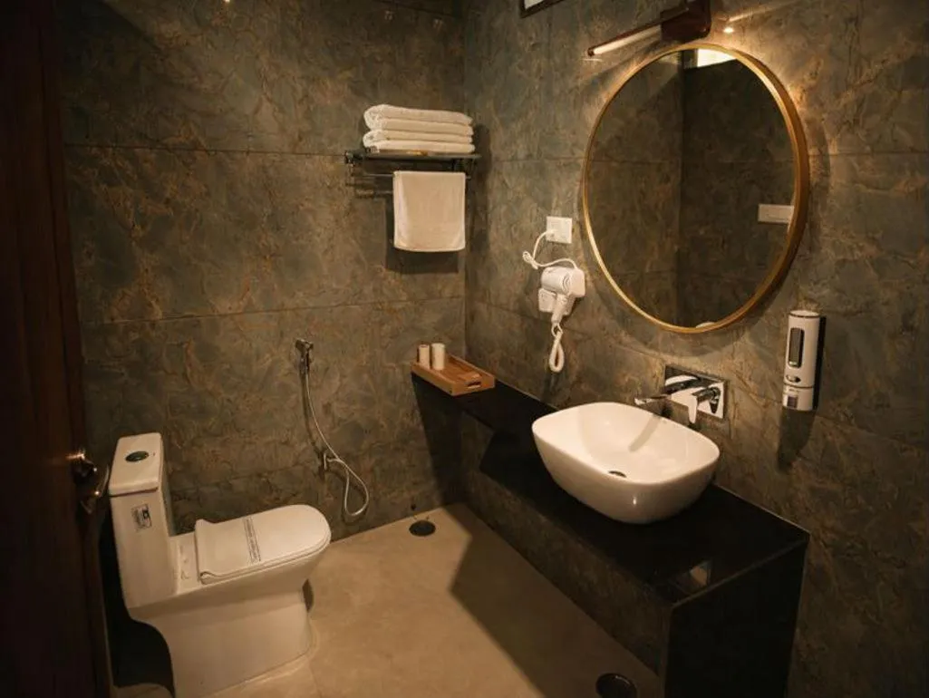 Bathroom in The Sky Imperial Sethji Ni Wadi