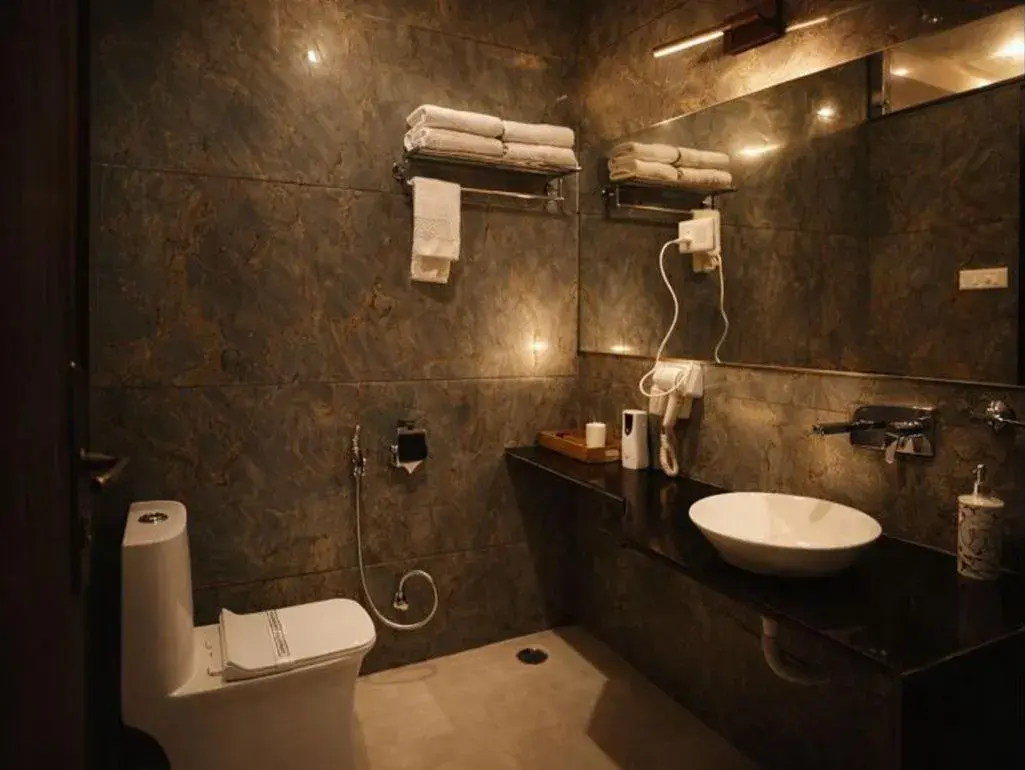 Bathroom in The Sky Imperial Sethji Ni Wadi Bathroom in The Sky Imperial Sethji Ni Wadi