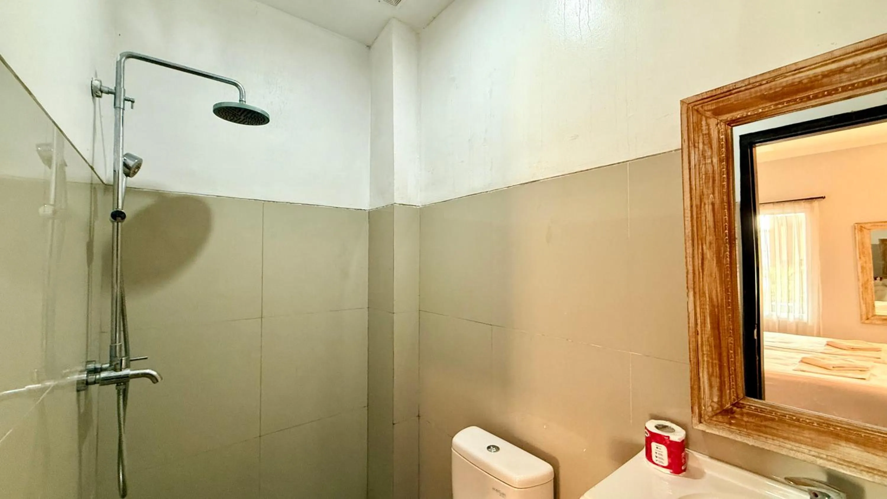 Shower in Padma Pandawa Villa