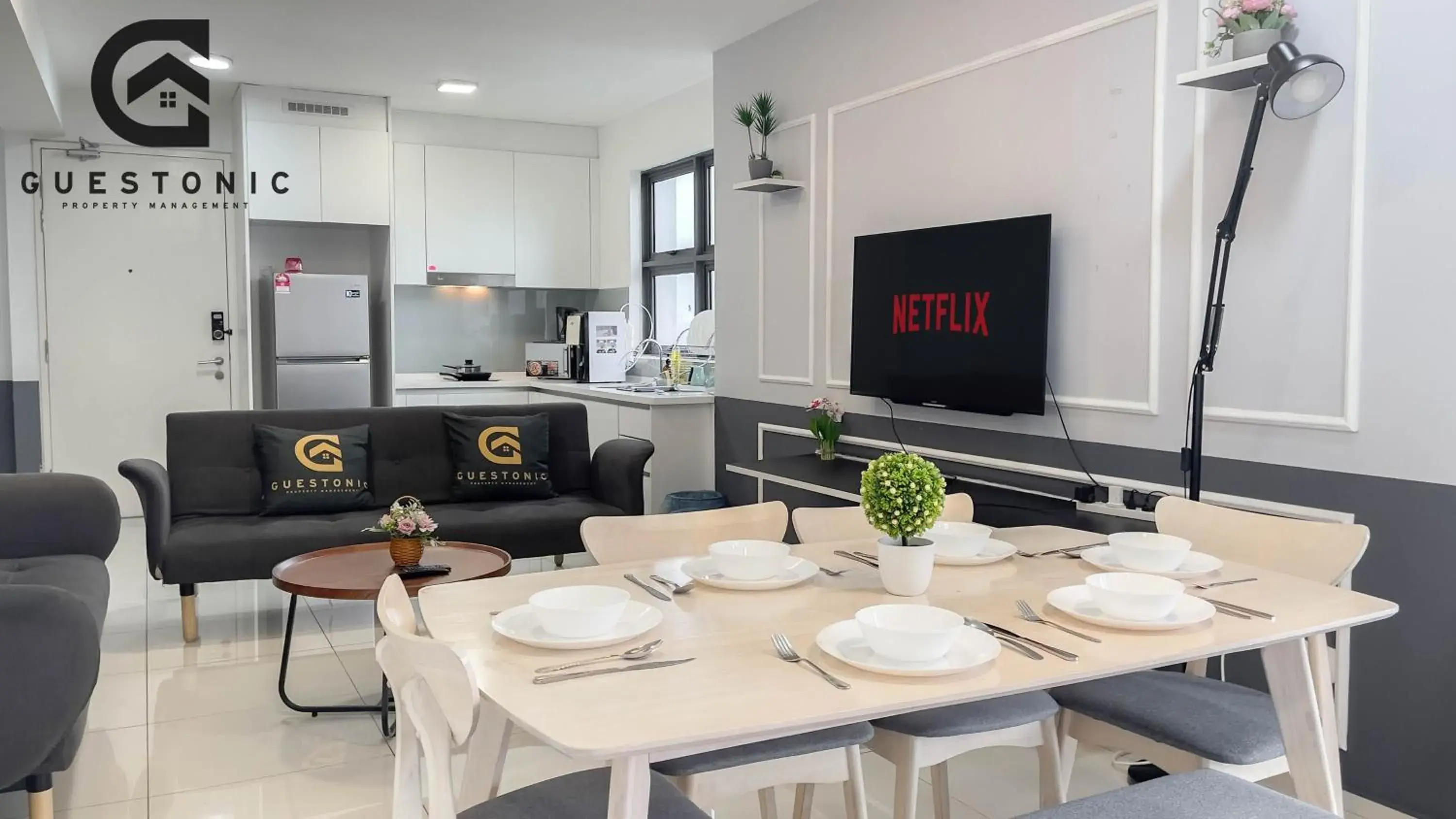 Living room in EkoCheras Cozy Suite by GUESTONIC Living room in EkoCheras Cozy Suite by GUESTONIC