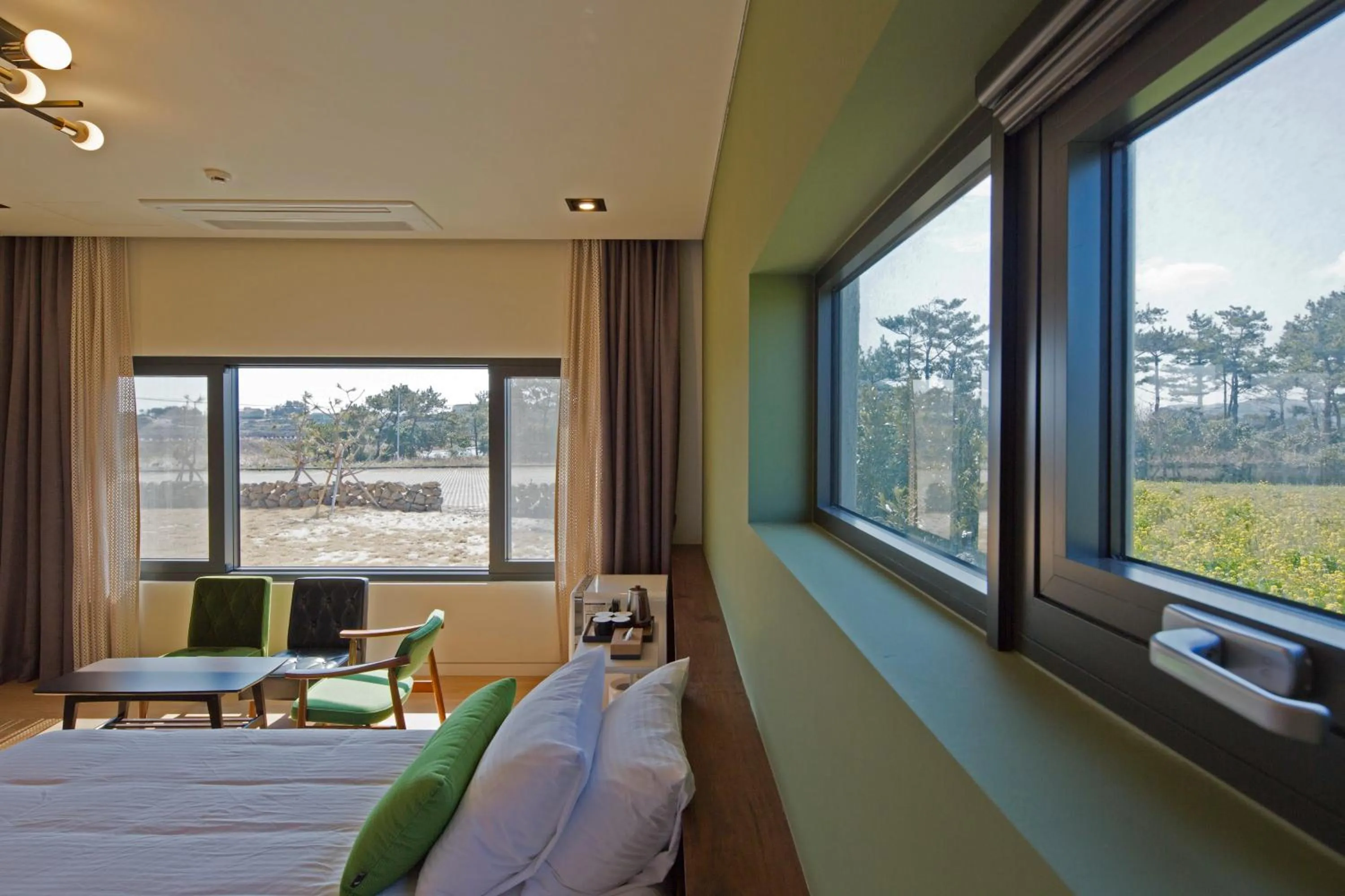 Photo of the whole room, Bed in Jimi Stay