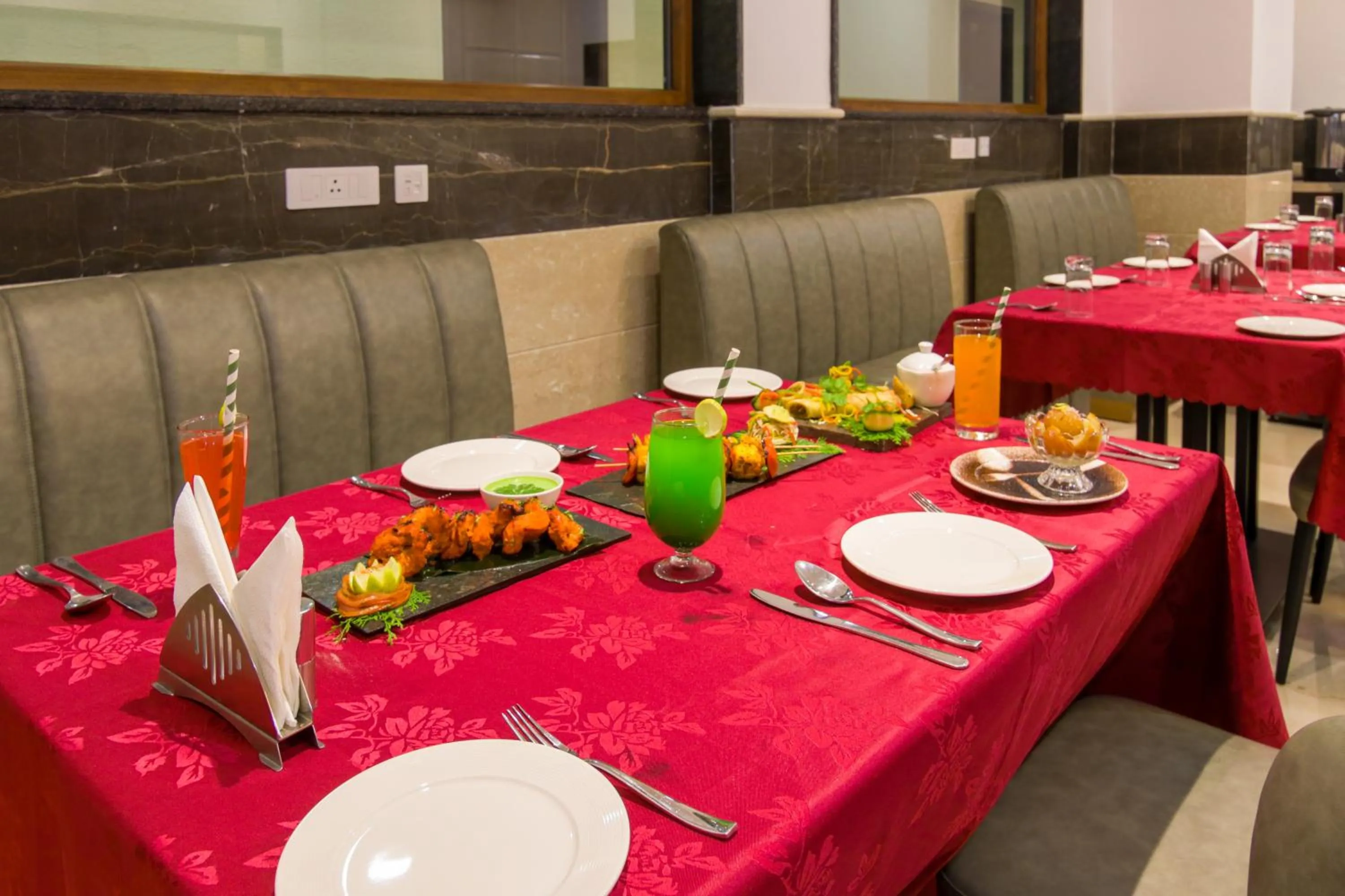 Restaurant/places to eat in Dhauladhar Heights Resort