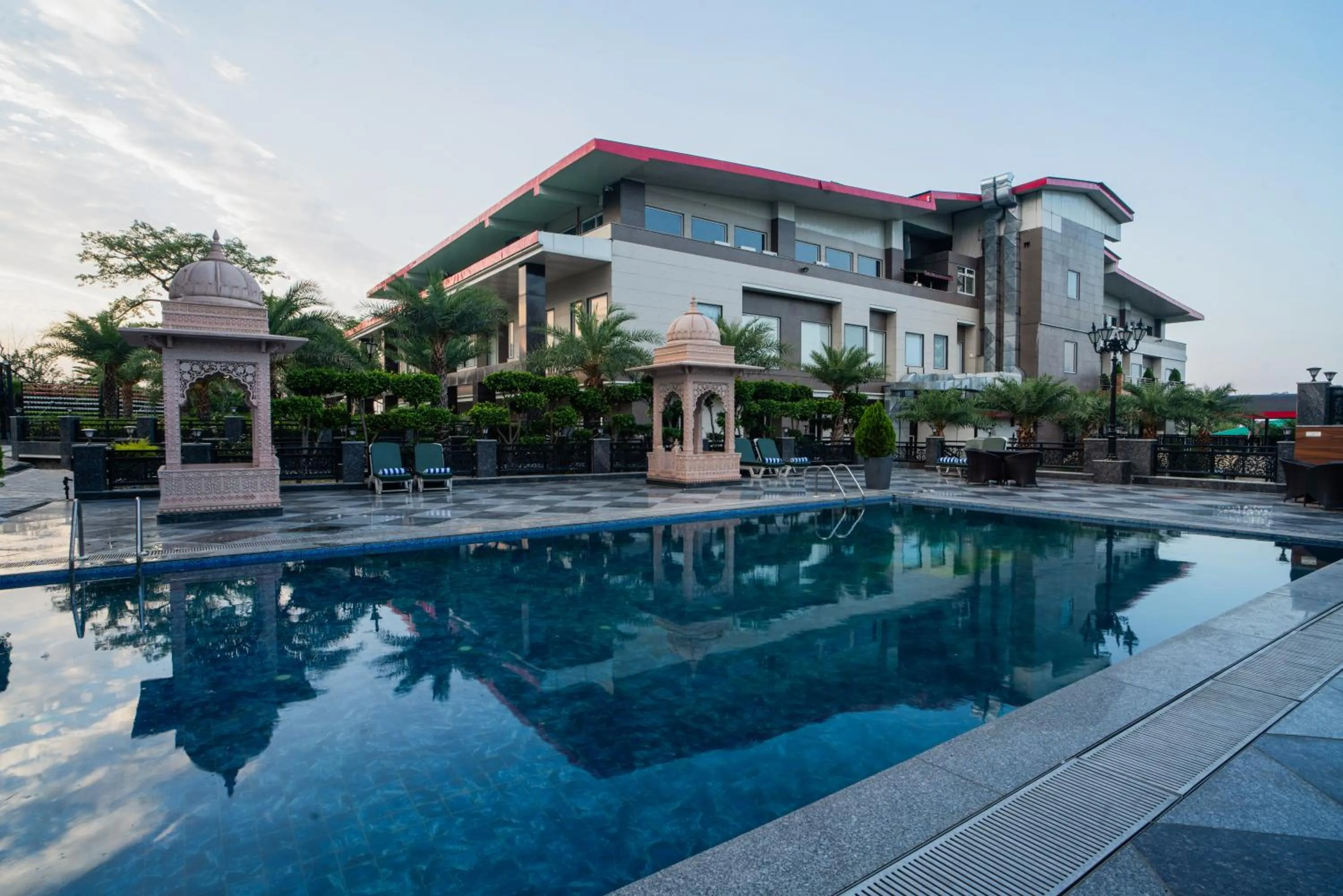 Swimming pool in Dhauladhar Heights Resort