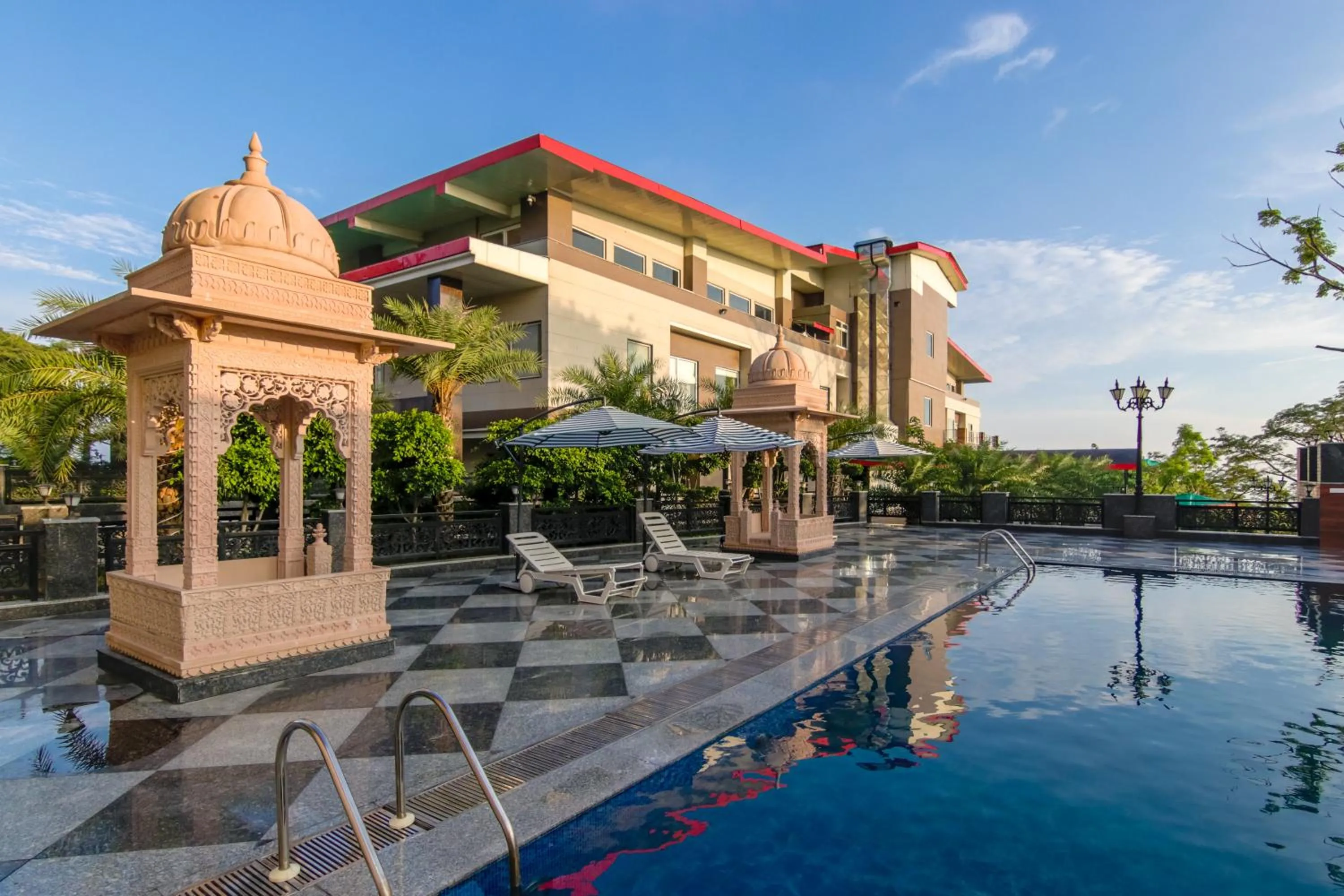 Swimming pool in Dhauladhar Heights Resort