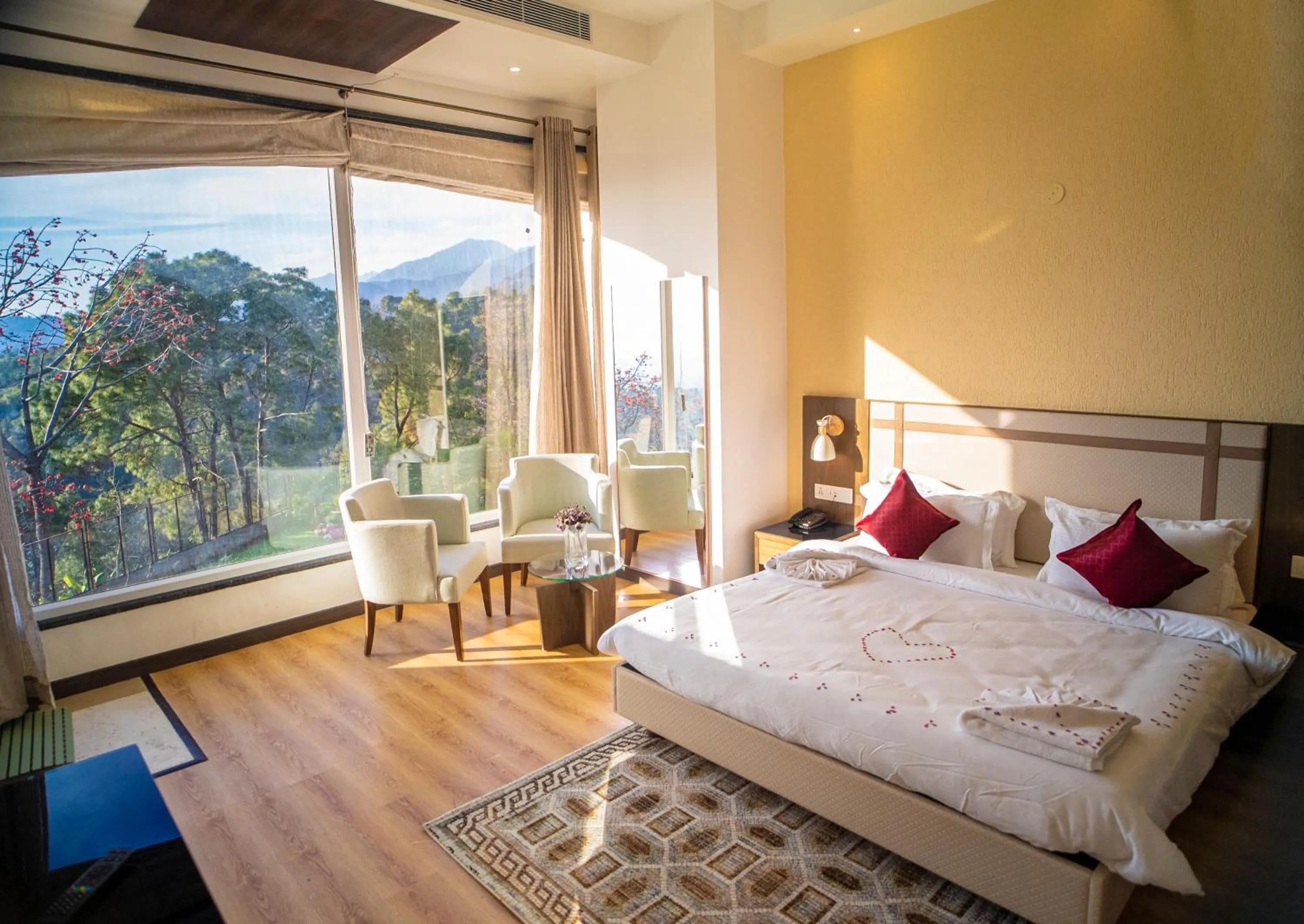 Photo of the whole room, Bed in Dhauladhar Heights Resort