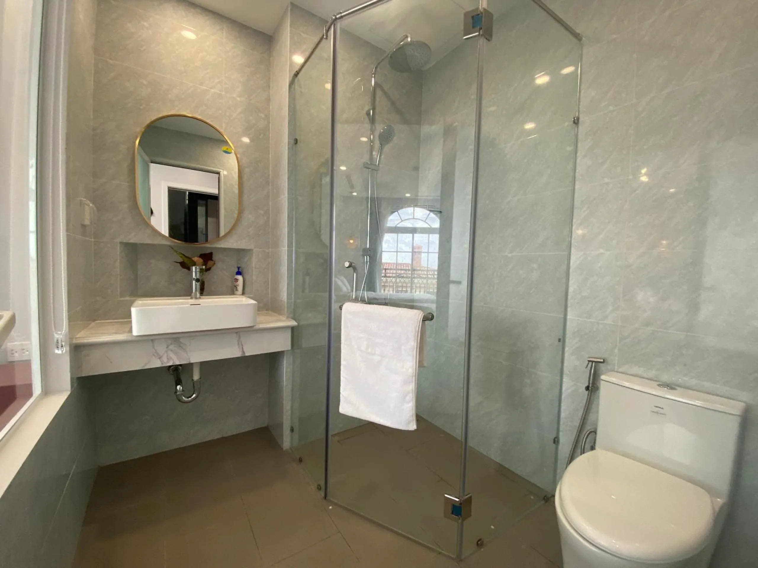 Shower in Moonlight Hotel Phu Quoc