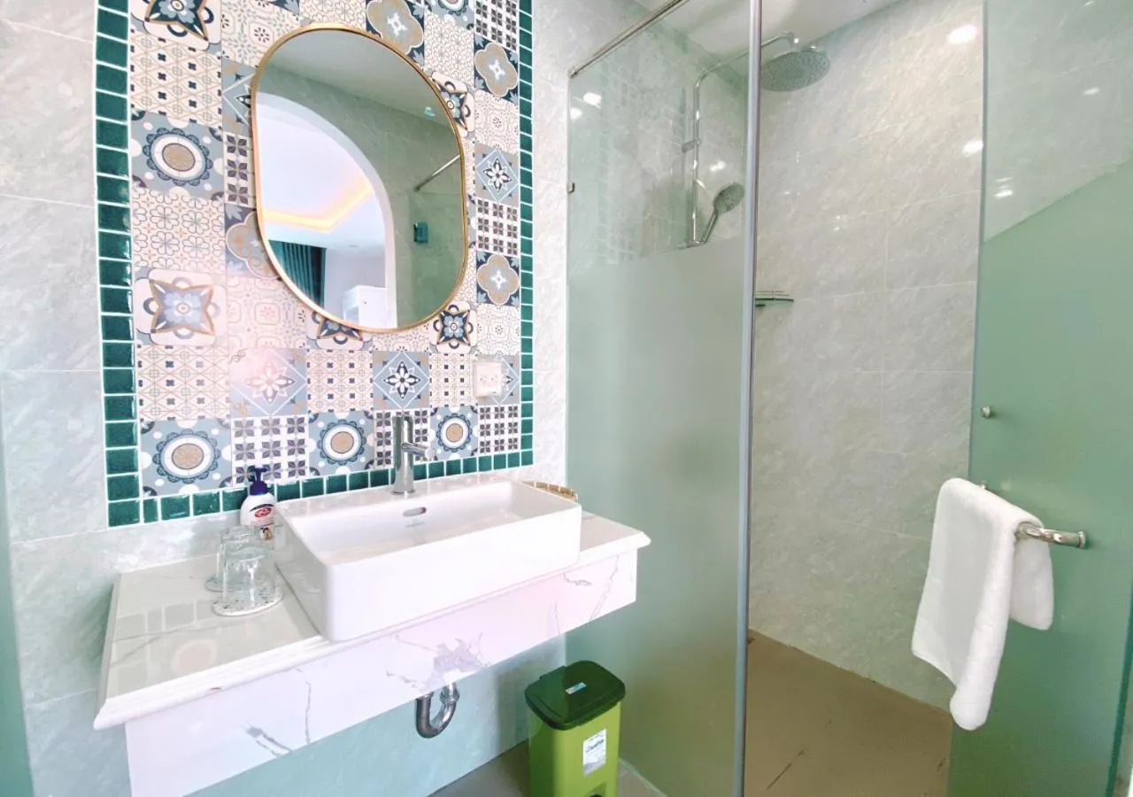 Shower in Moonlight Hotel Phu Quoc