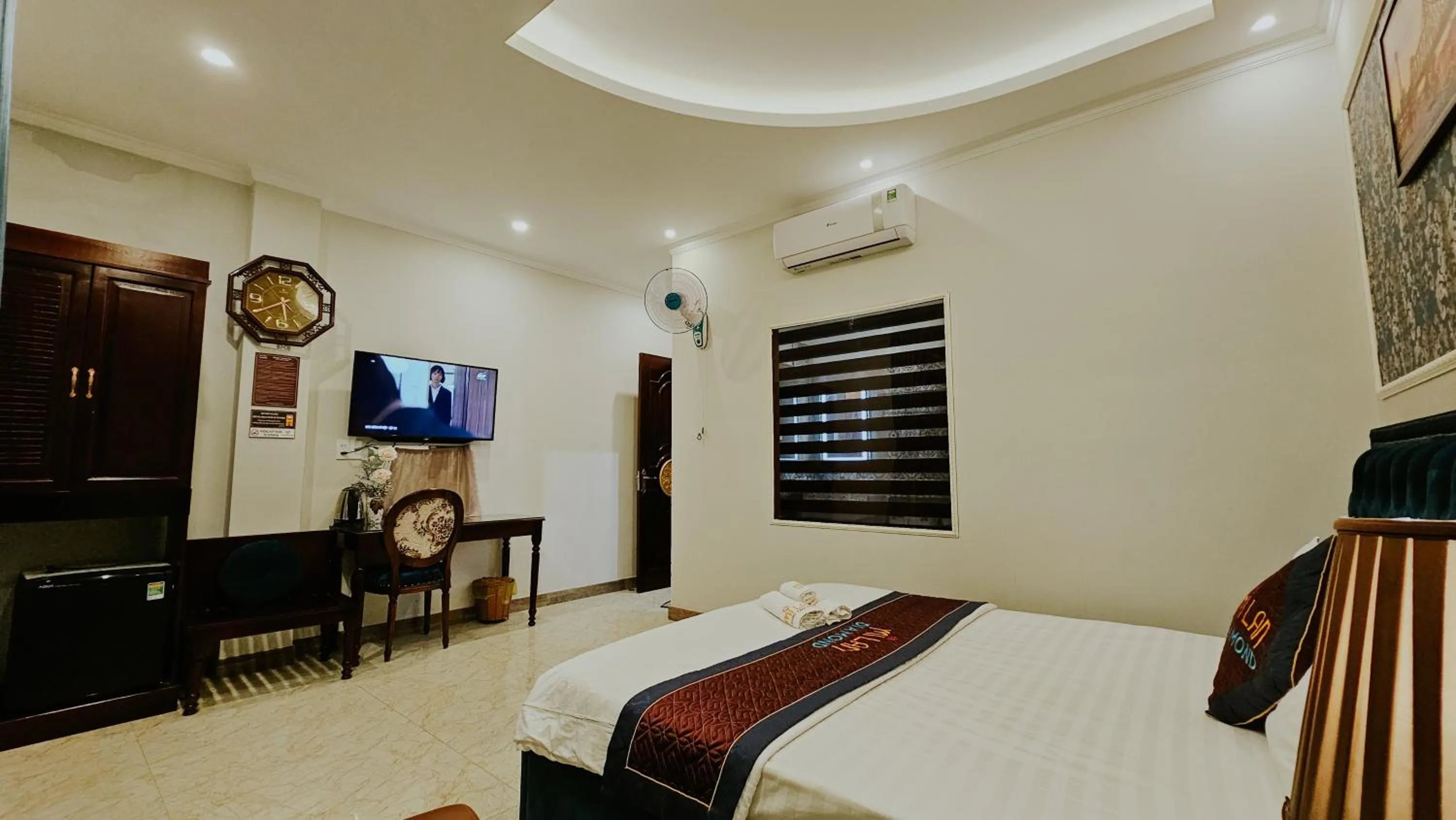 TV and multimedia, Bed in Milan Diamond Hotel